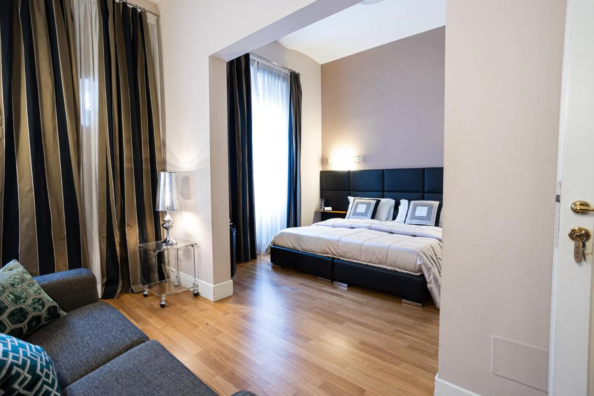 Photo of the whole room, Bed in Cardilli Luxury Rooms