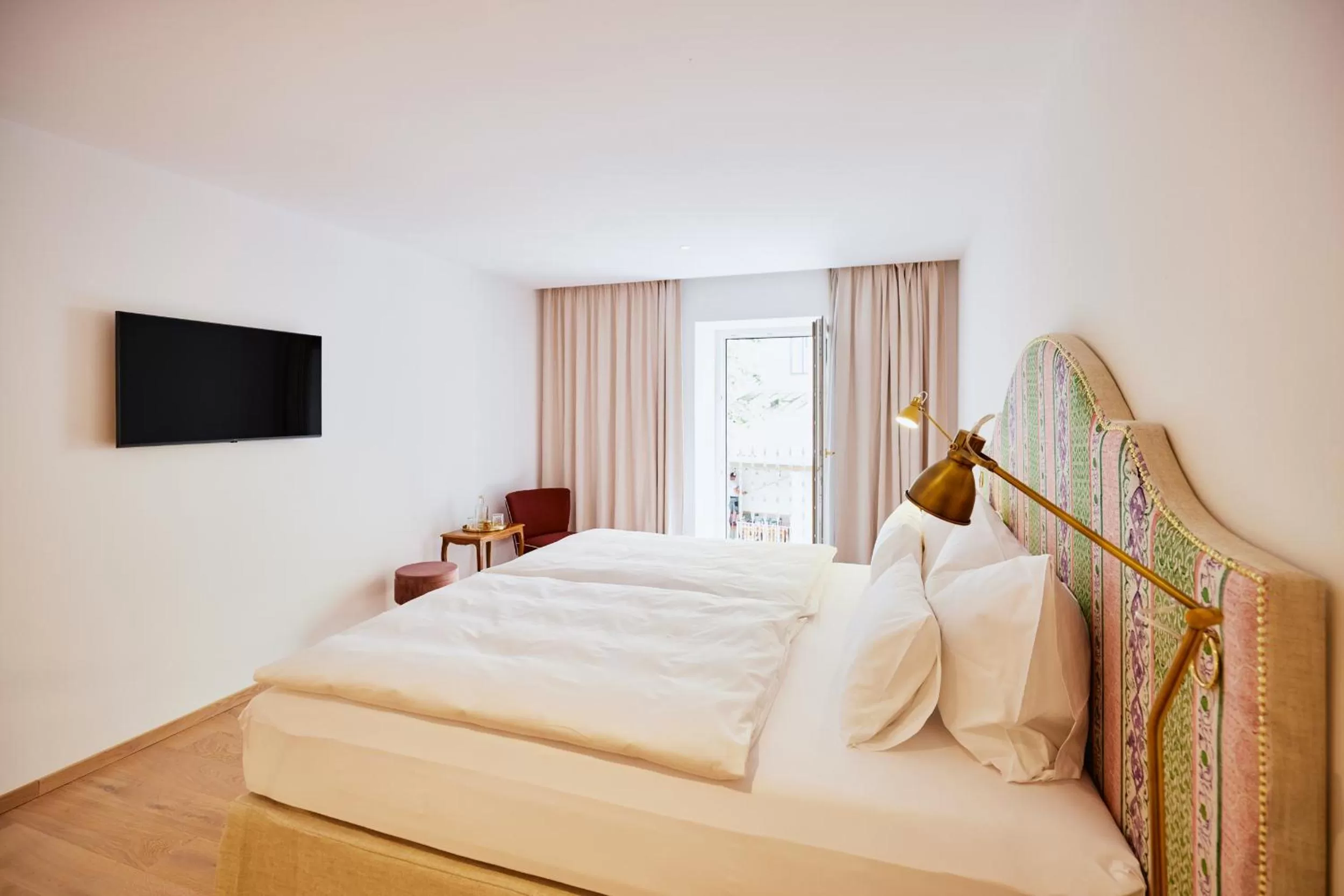 Photo of the whole room, Bed in Boutiquehotel Zum Goldenen Hirschen