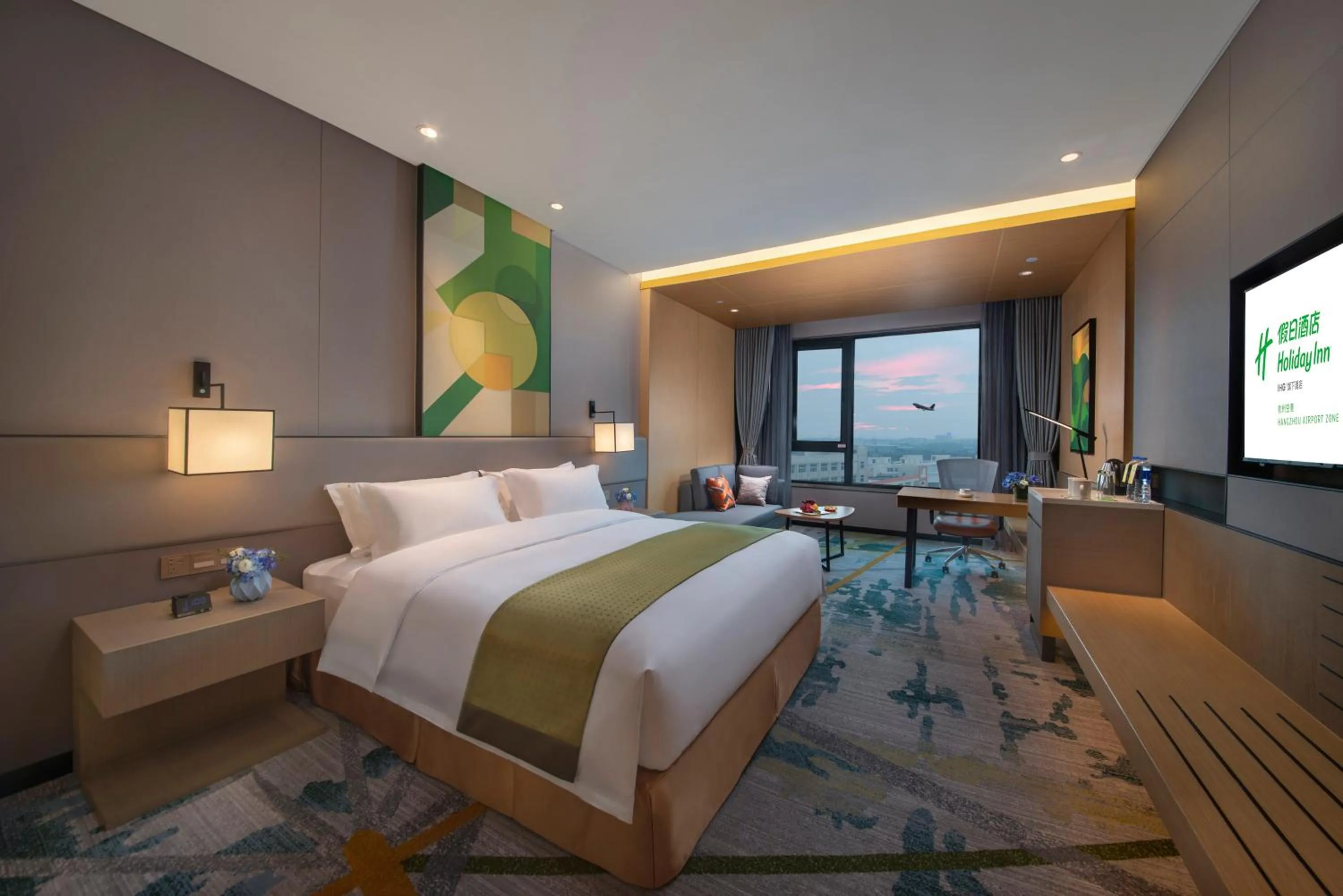 Photo of the whole room, Bed in Holiday Inn Hangzhou Airport Zone by IHG