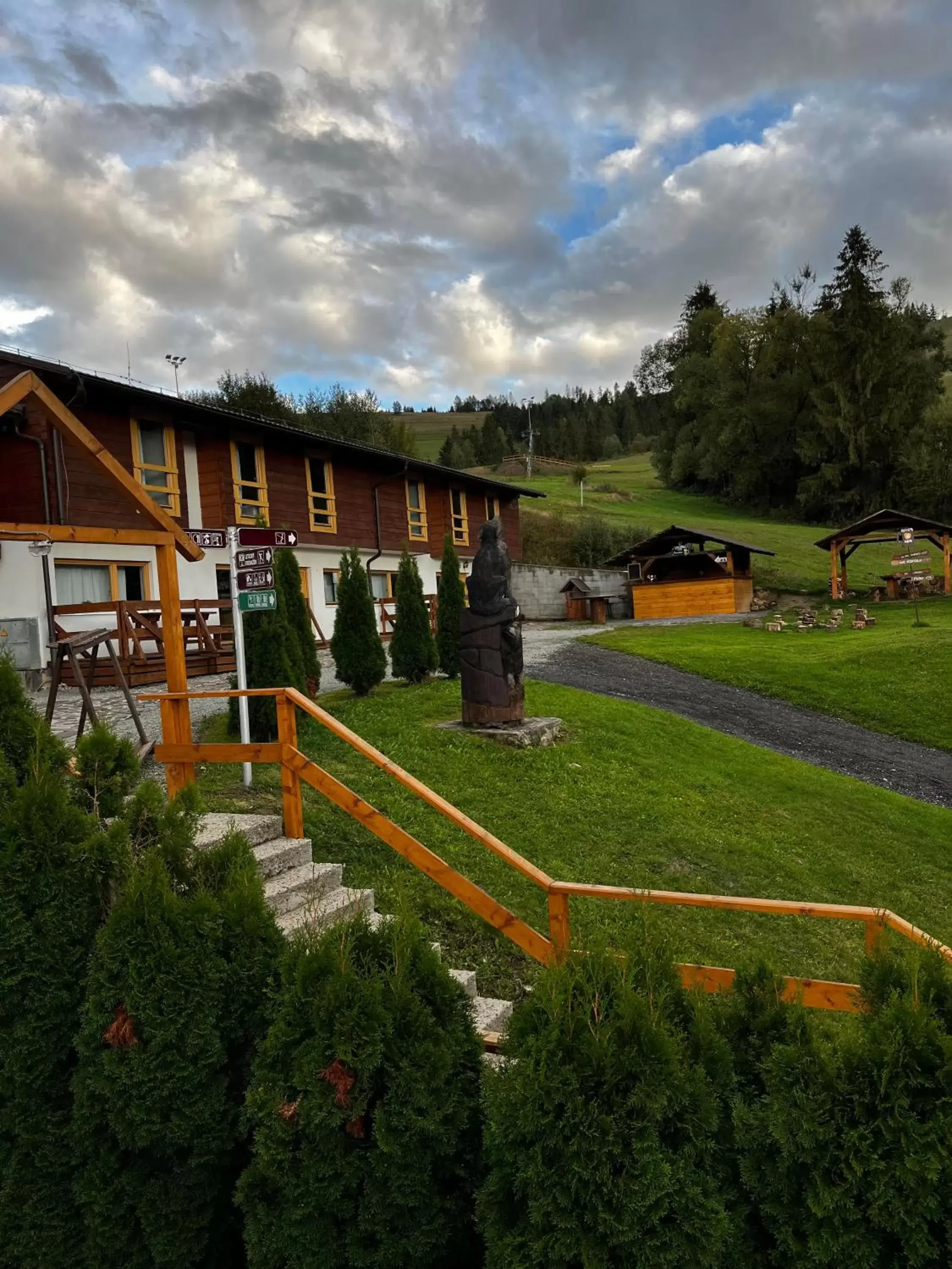 SKI CIERNY BALOG SKI CIERNY BALOG