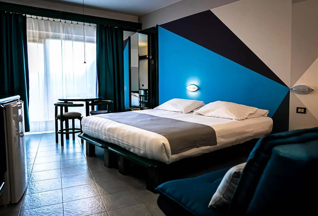 Kitchen or kitchenette, Bed in Business Hotel