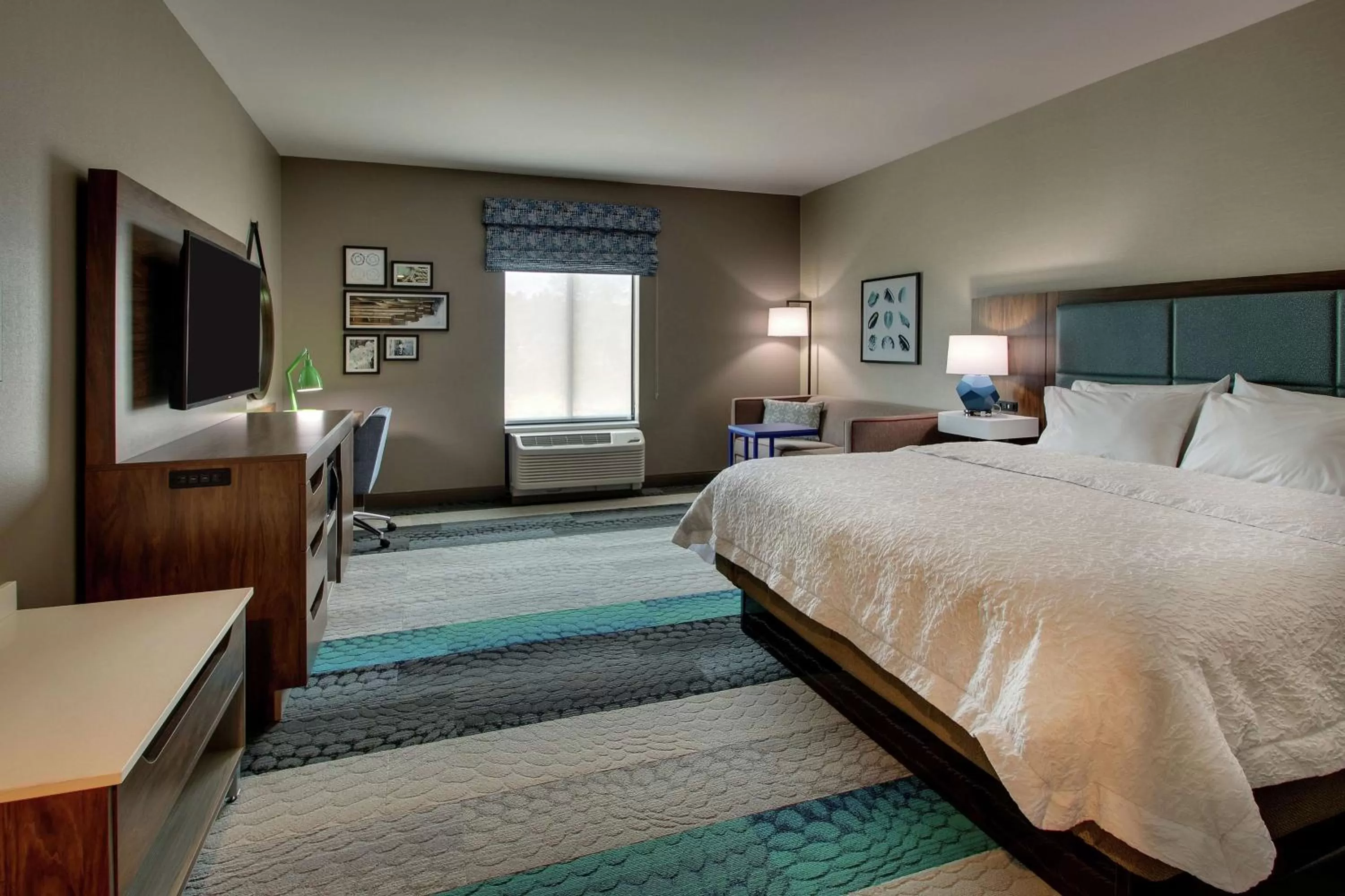 Bedroom, Bed in Hampton Inn & Suites By Hilton Southport