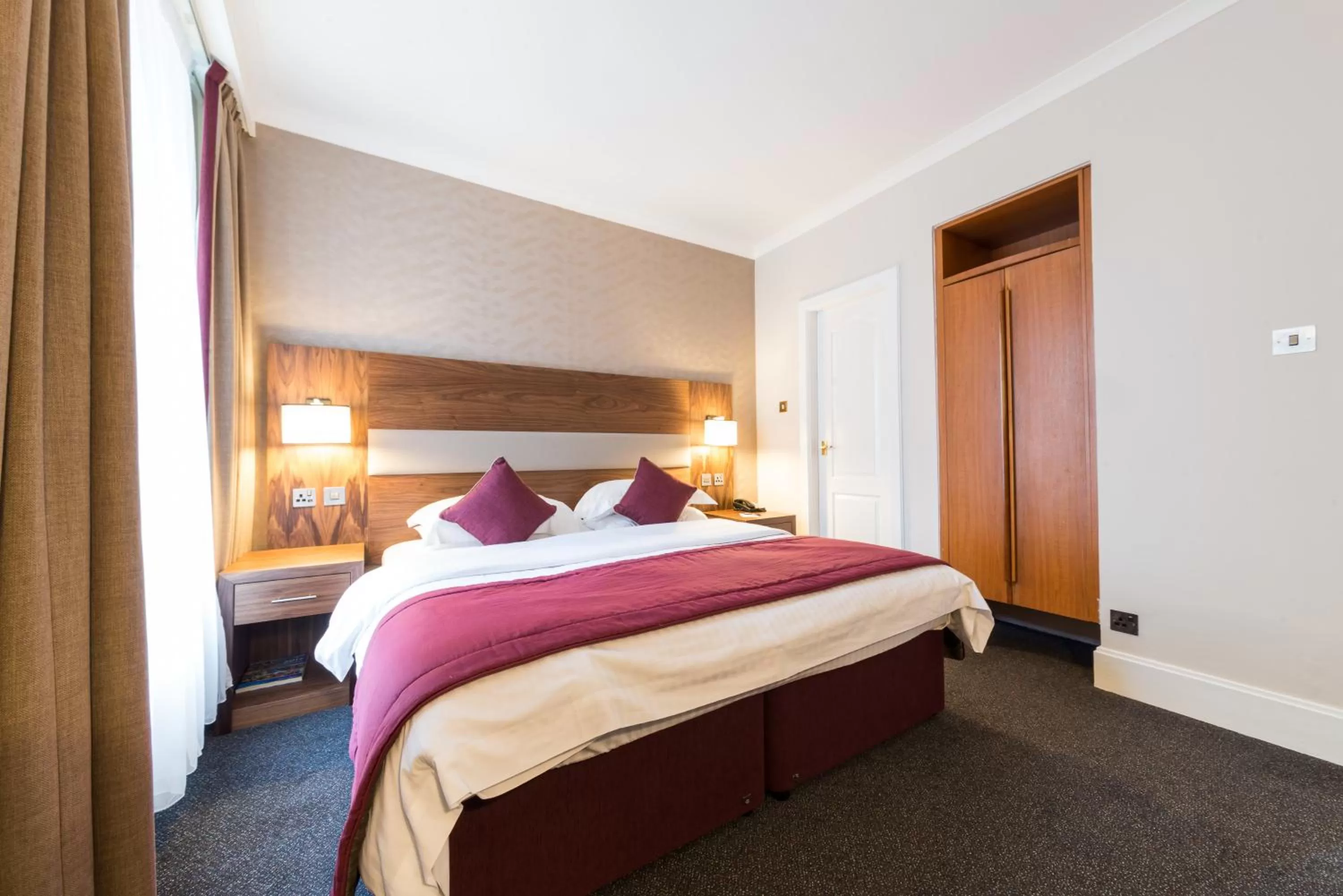 Bedroom, Bed in The Empress Hotel