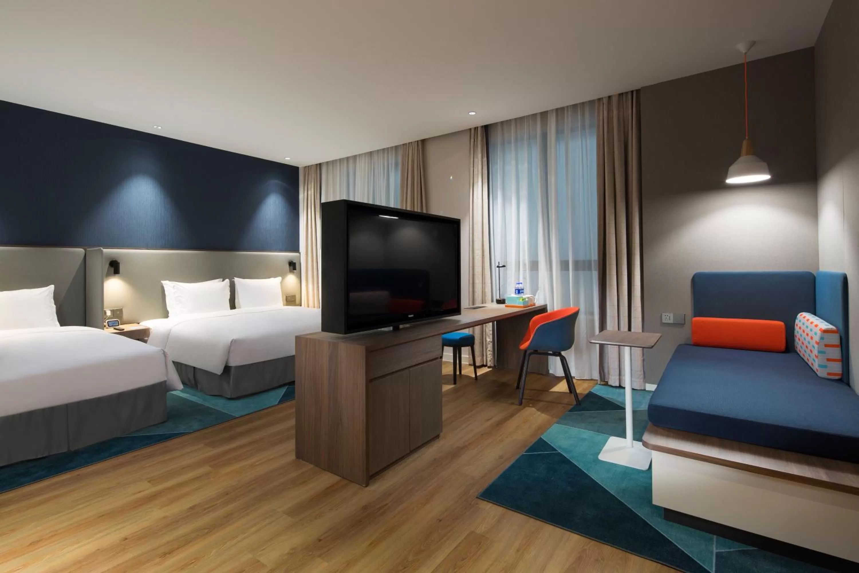 Photo of the whole room, Bed in Holiday Inn Express Shanghai Kangqiao by IHG