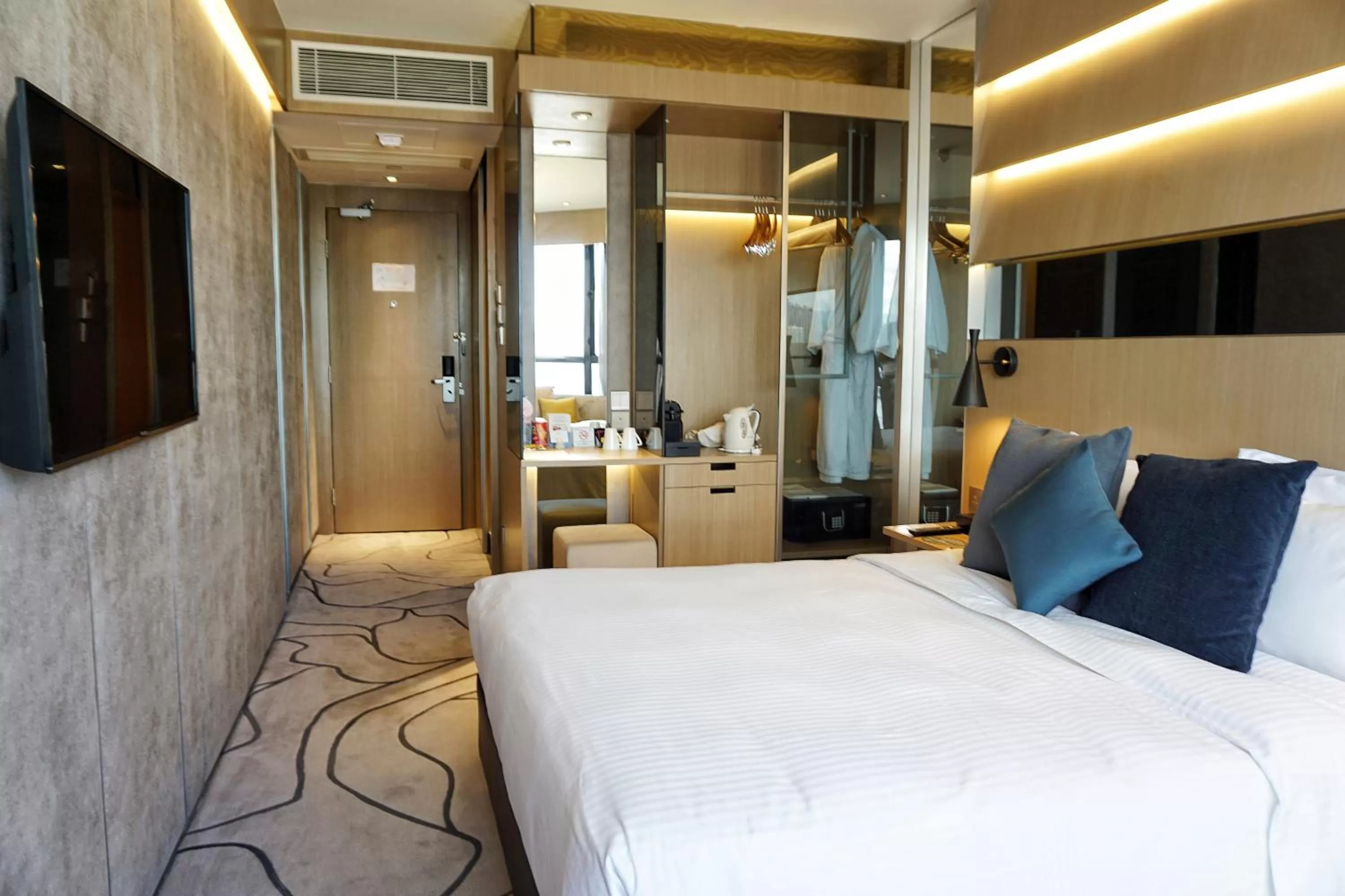 Photo of the whole room, Bed in The Harbourview - Chinese YMCA of Hong Kong