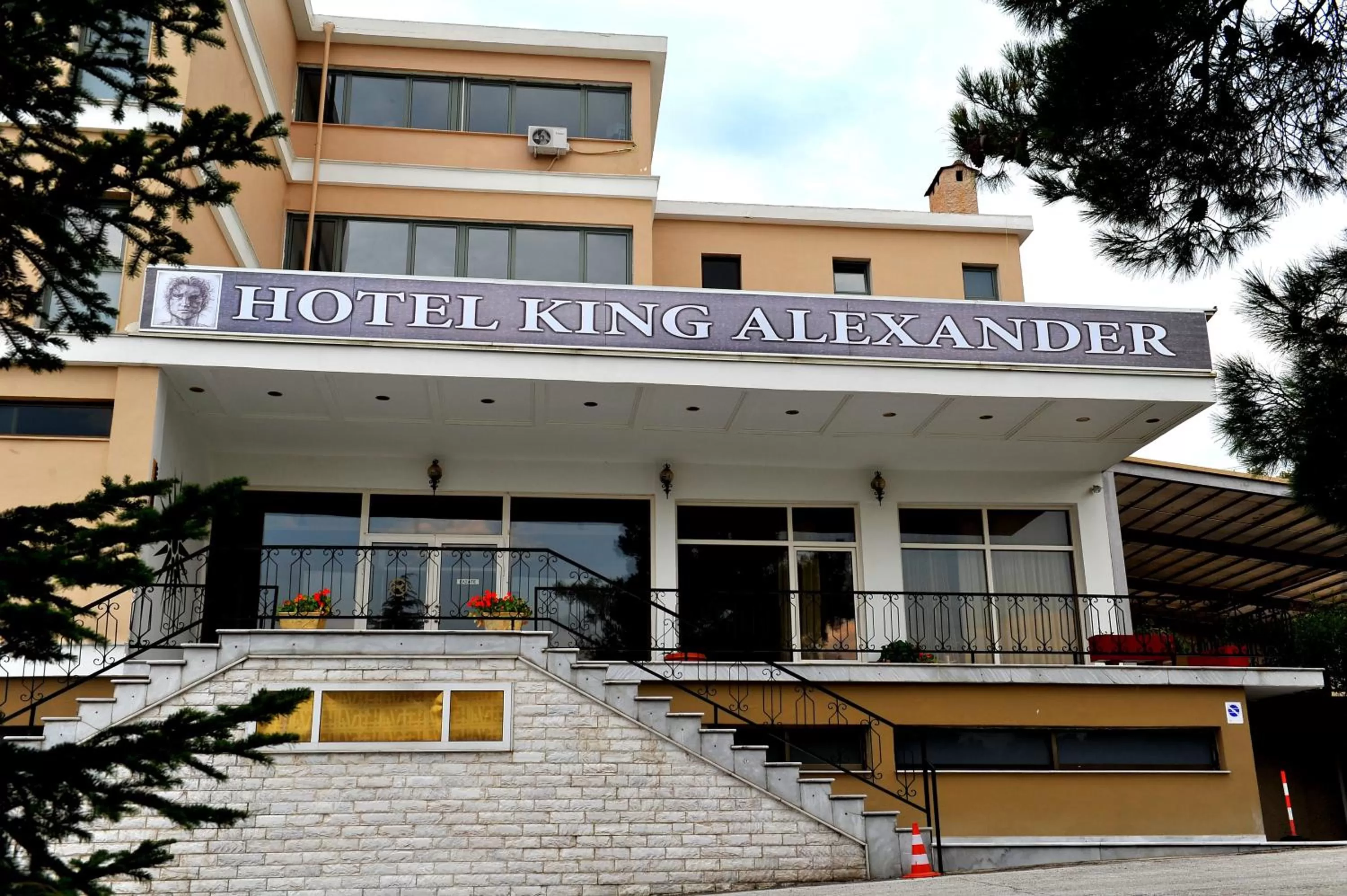 Property Building in King Alexander