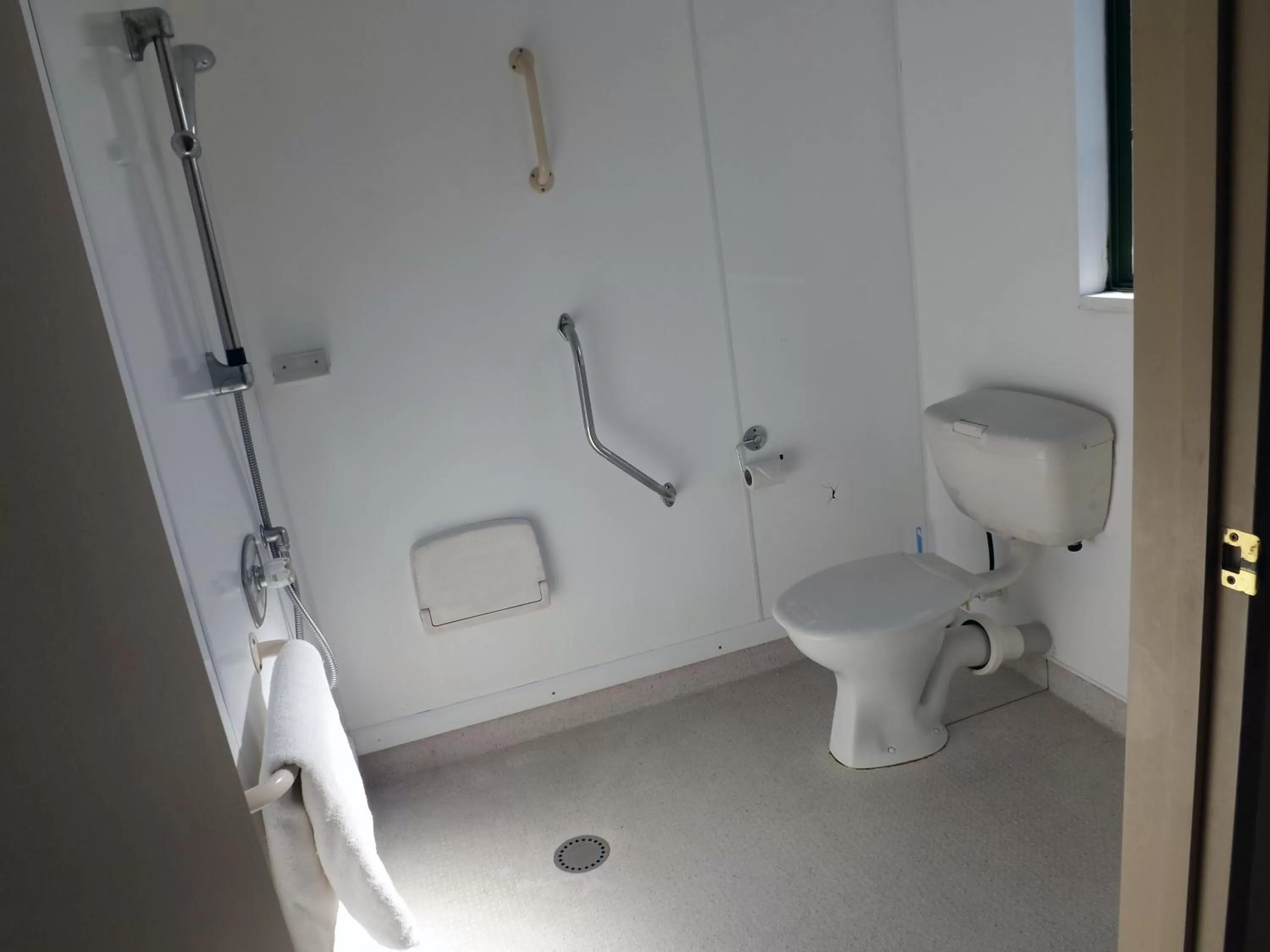 Bathroom in Karaka Tree Motel