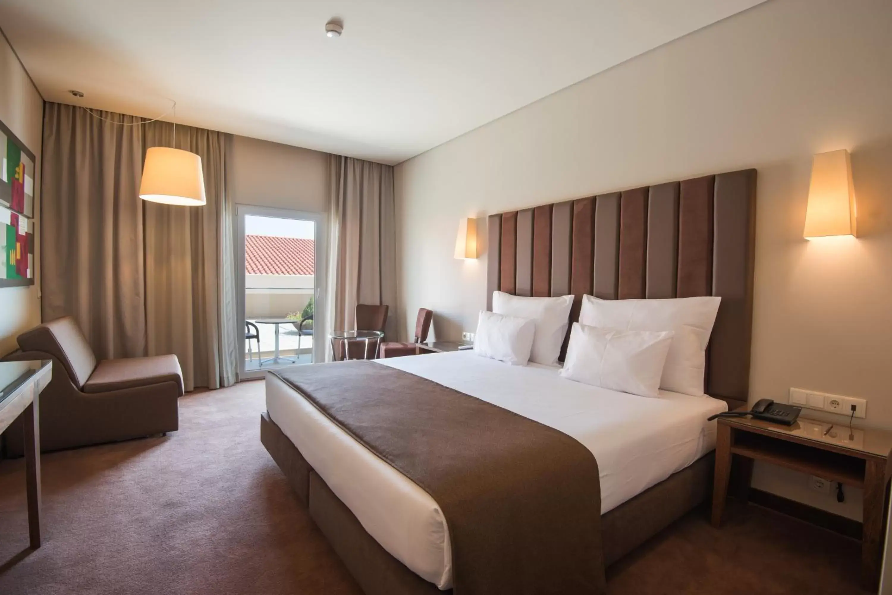 Standard Twin Room with Adult Extra Bed in Vila Gale Collection Braga Standard Twin Room with Adult Extra Bed in Vila Gale Collection Braga