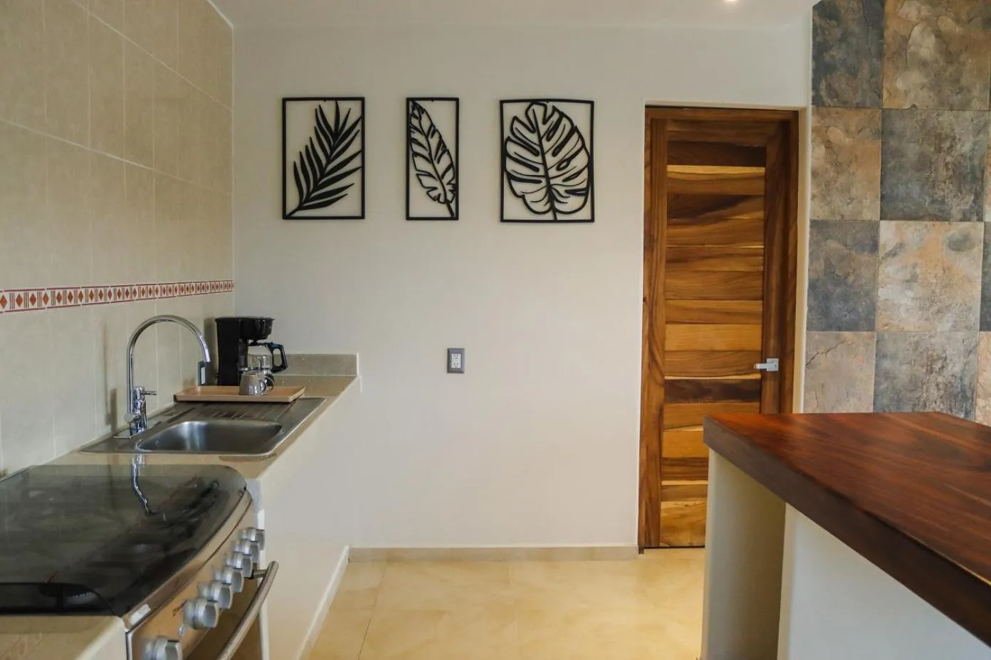 Coffee/tea facilities, Kitchen/Kitchenette in Hotel Casa Justina