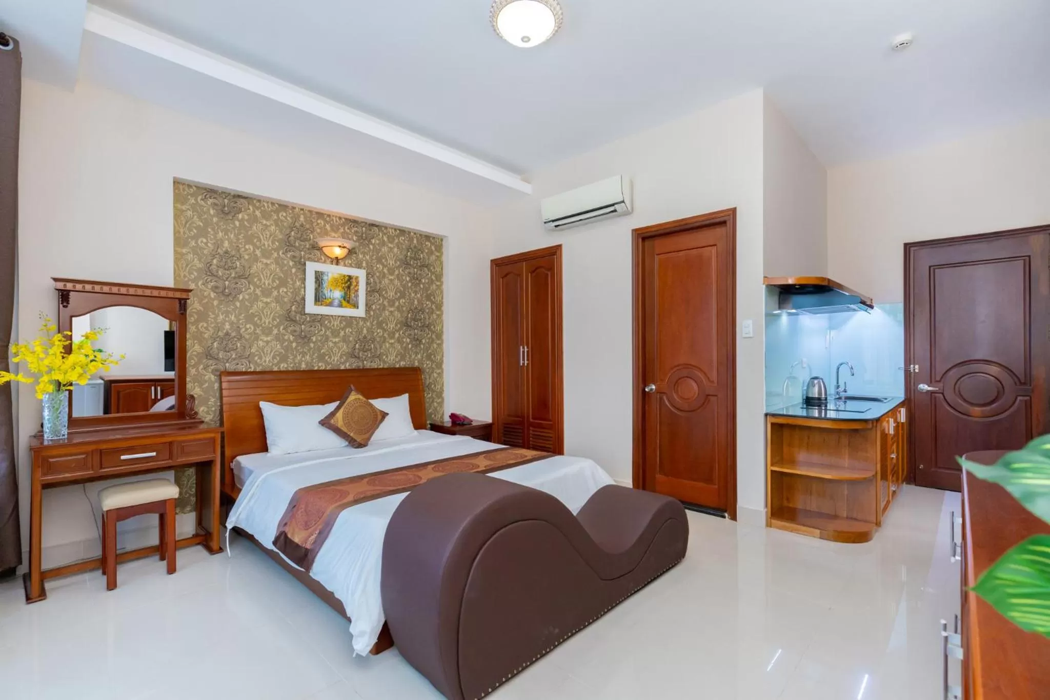 Photo of the whole room, Bed in Queen Garden Hotel & Apartment