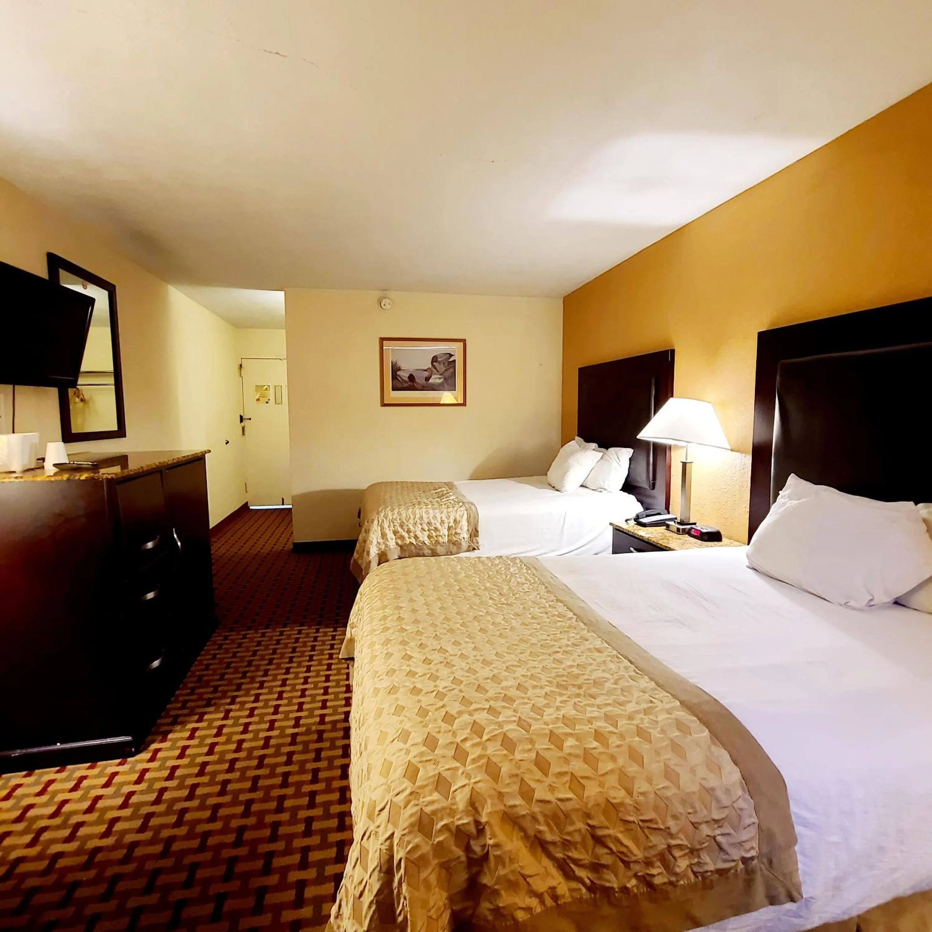 Bedroom, Bed in Town Inn