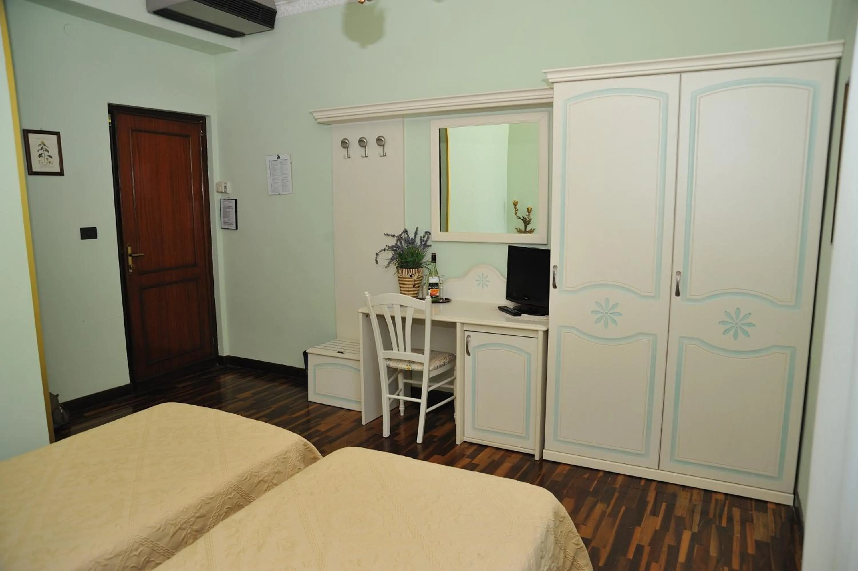 Photo of the whole room, Bed in Hotel Savona