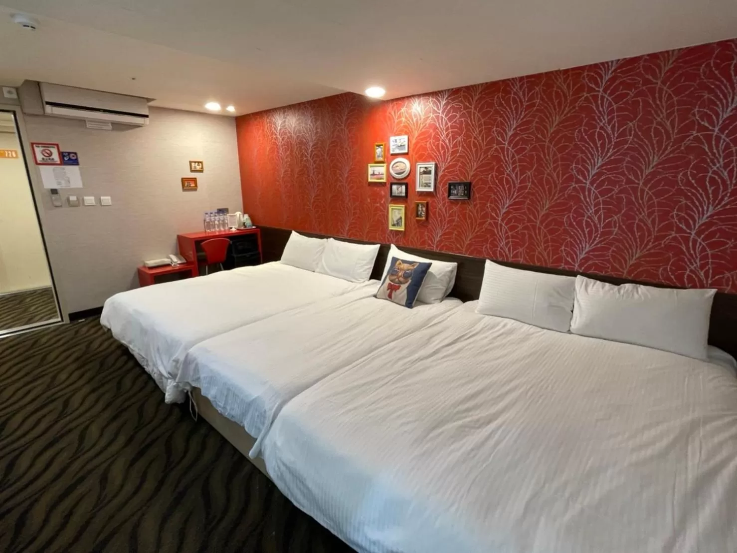 Bed in Funny Ximen Hotel