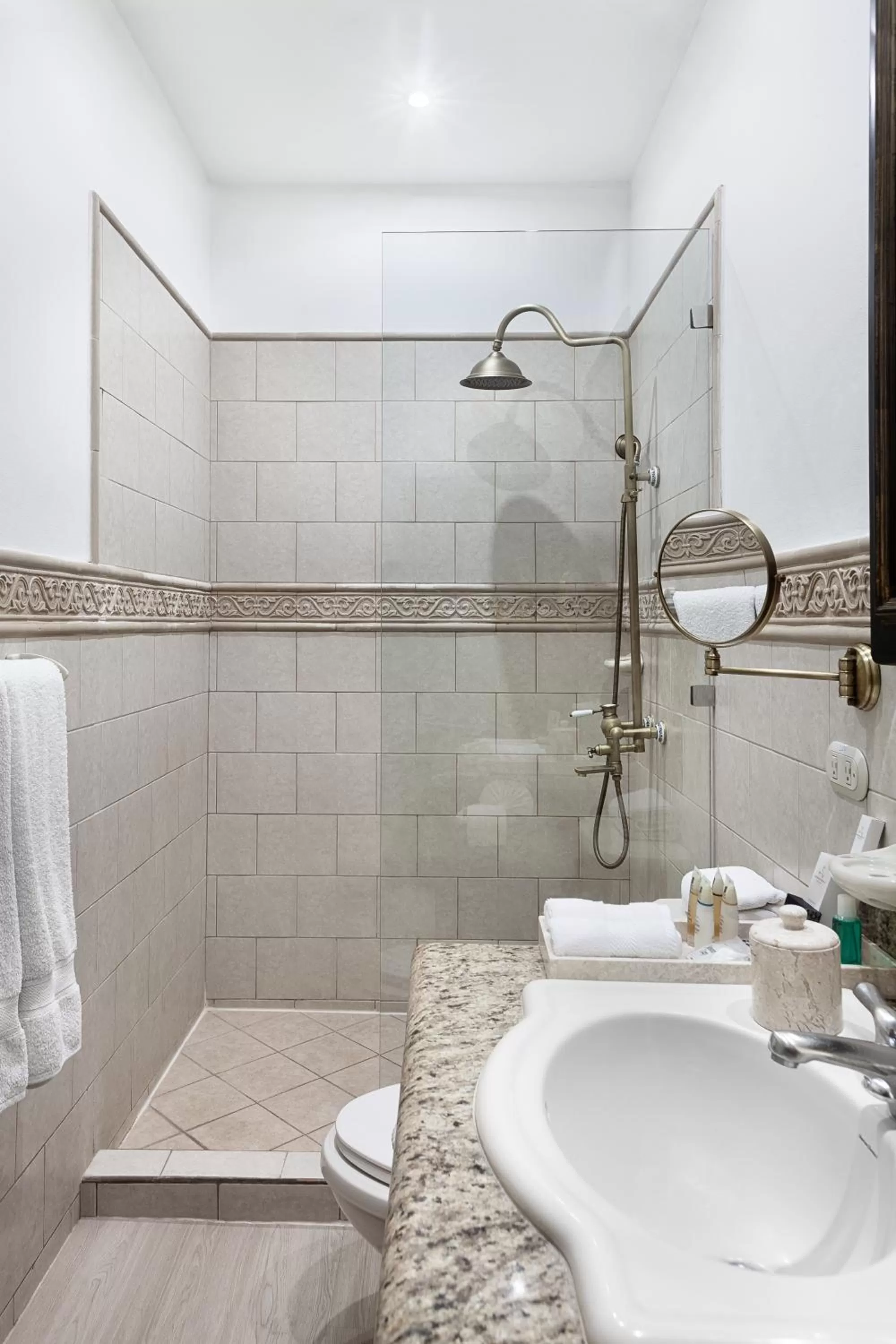 Bathroom in Hotel la Perla Leon