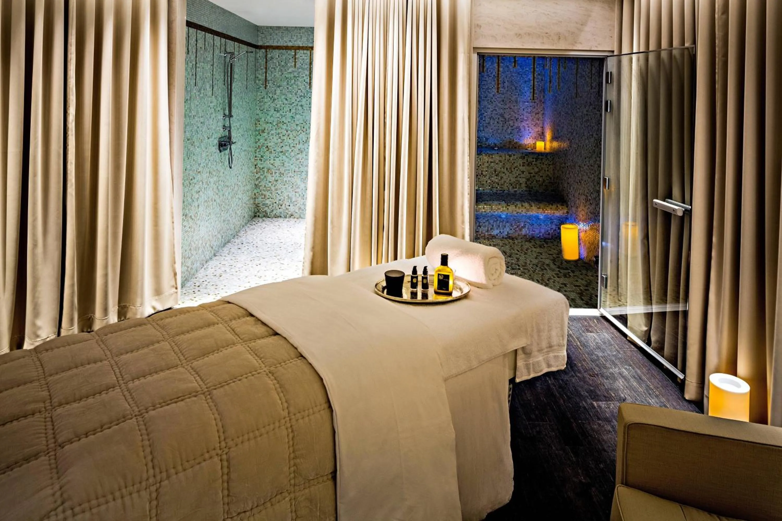 Spa and wellness centre/facilities, Bed in Prince de Galles, a Luxury Collection hotel, Paris