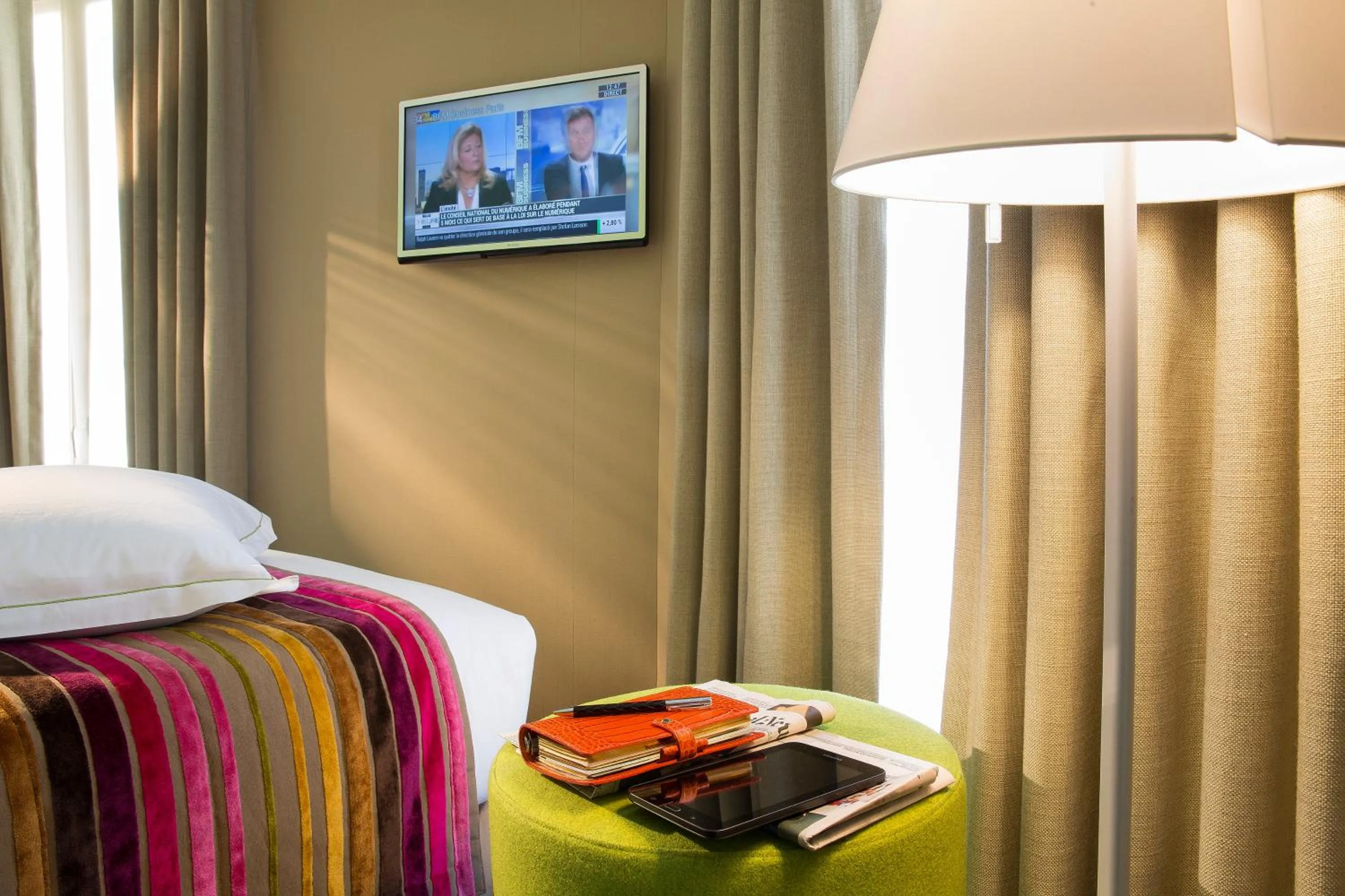 TV and multimedia, Bed in Hôtel Cordelia Opéra-Madeleine