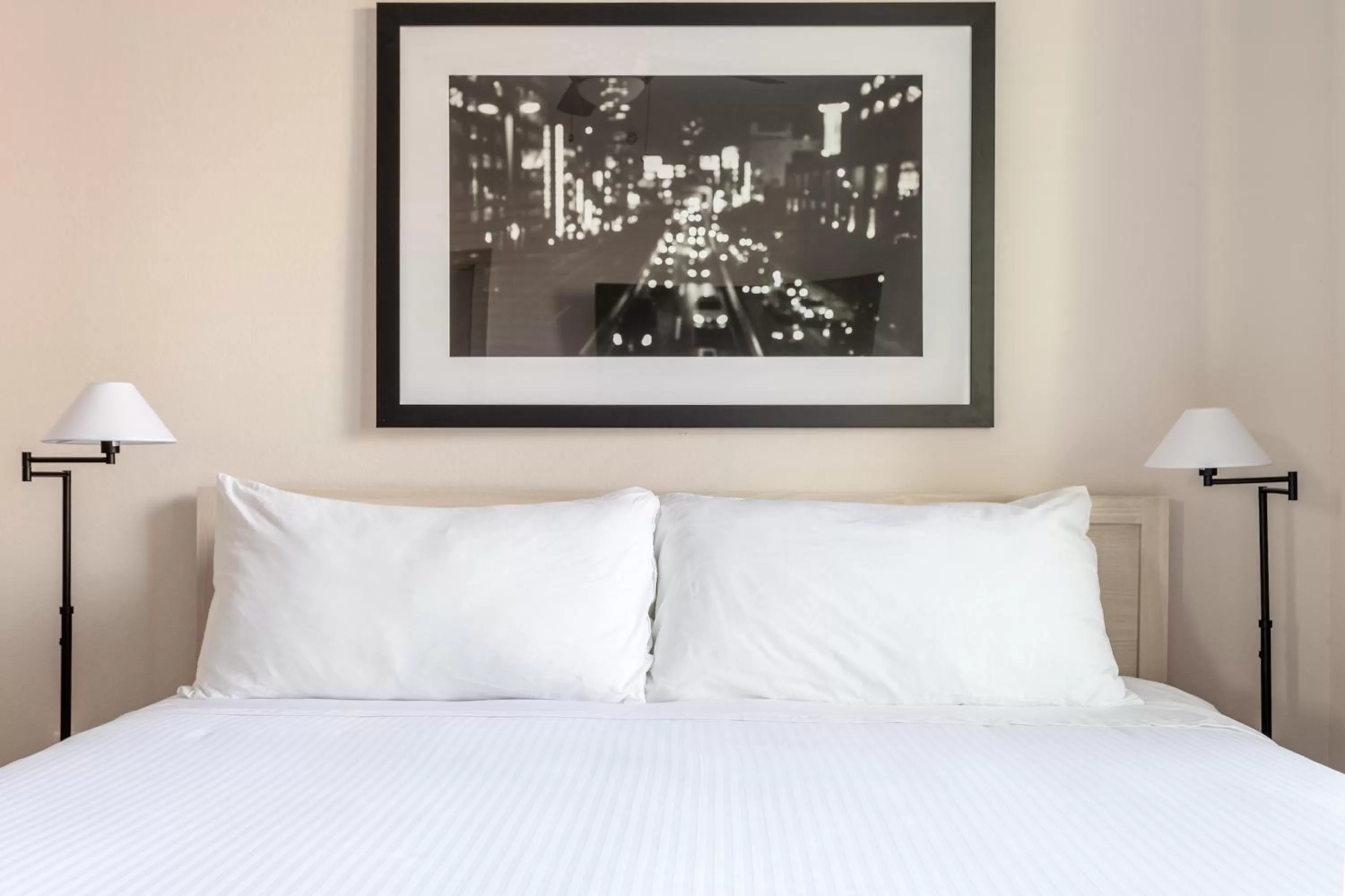 Studio Apartment (Self Check-in with Virtual Front Desk) in Kasa Love Field-Medical District Dallas