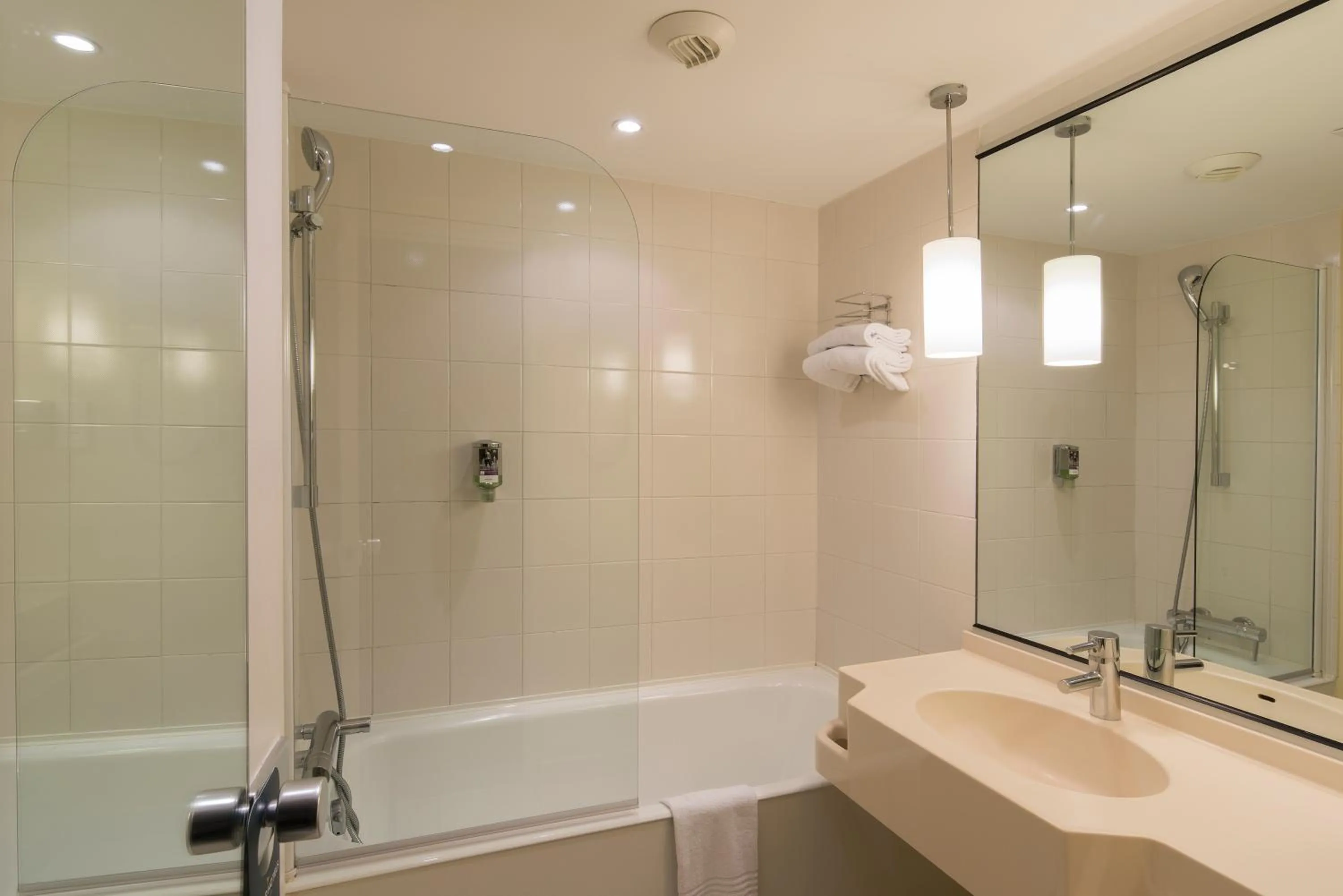 Bath in Mercure Antibes Sophia Antipolis