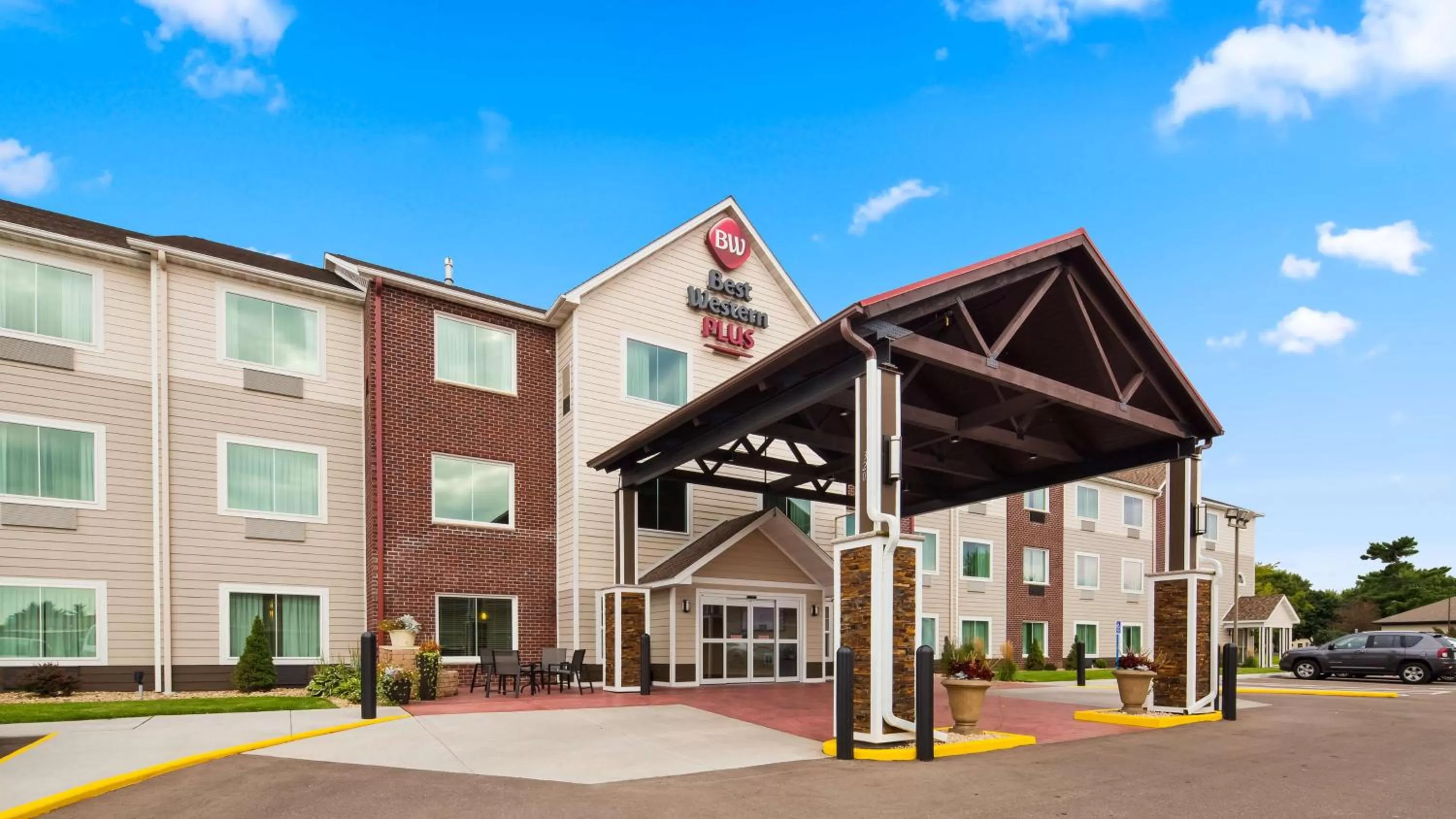 BEST WESTERN Plus Menomonie Inn & Suites