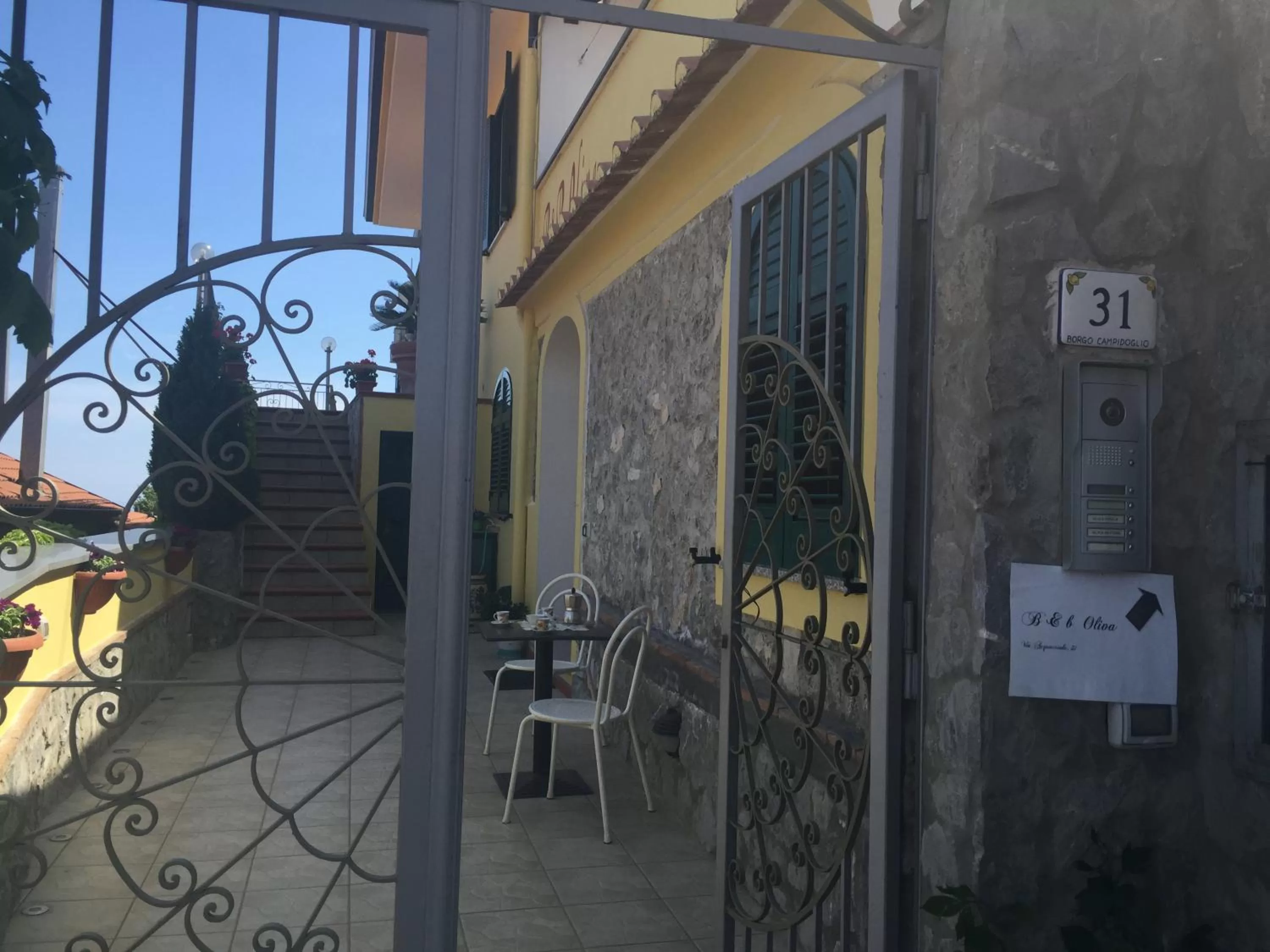 Facade/entrance in B&B Oliva