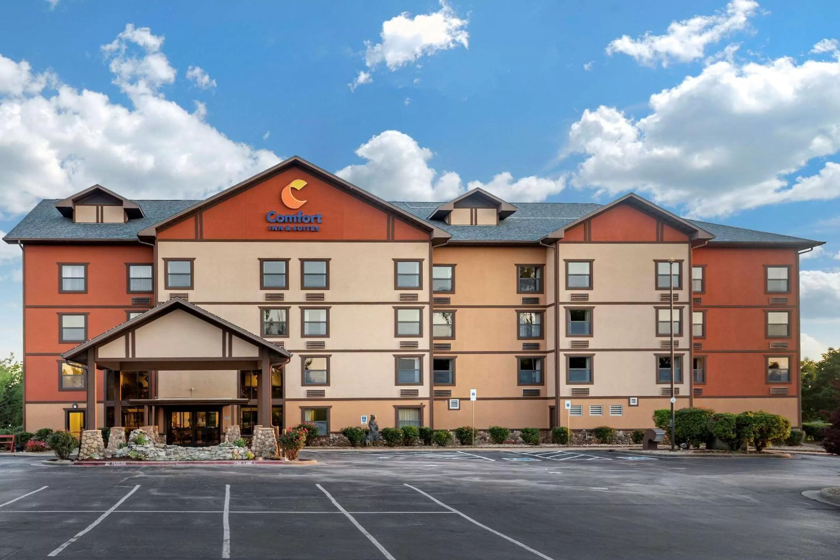 Property building in Comfort Inn & Suites Branson Meadows