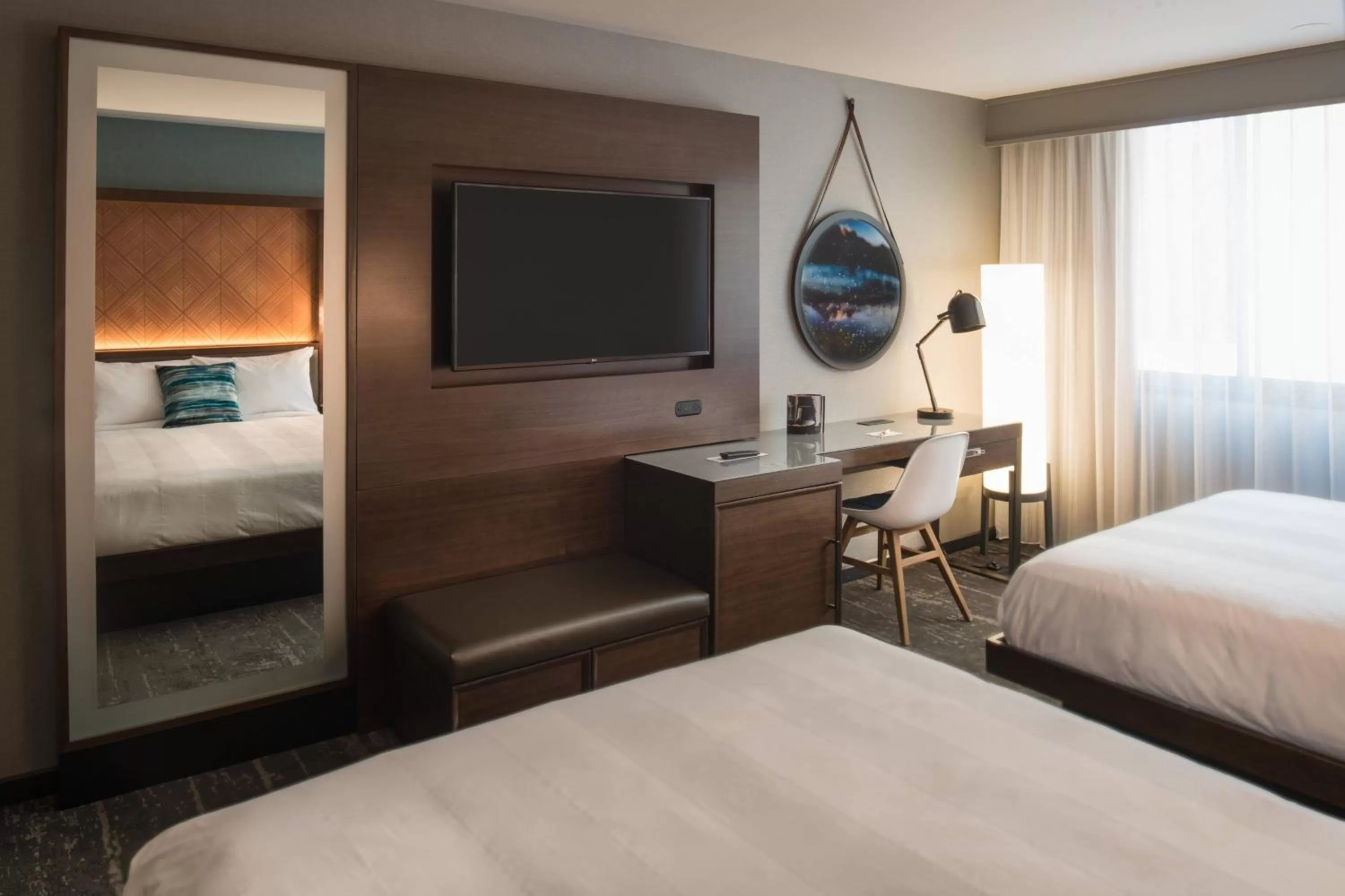 Photo of the whole room, Bed in Seattle Airport Marriott