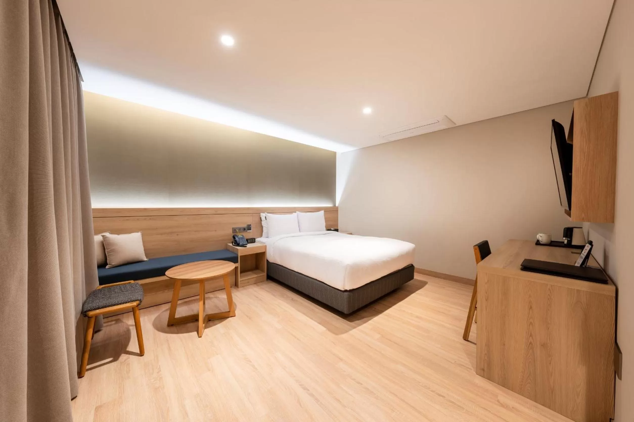 Photo of the whole room, Bed in Hotel Foret The Spa