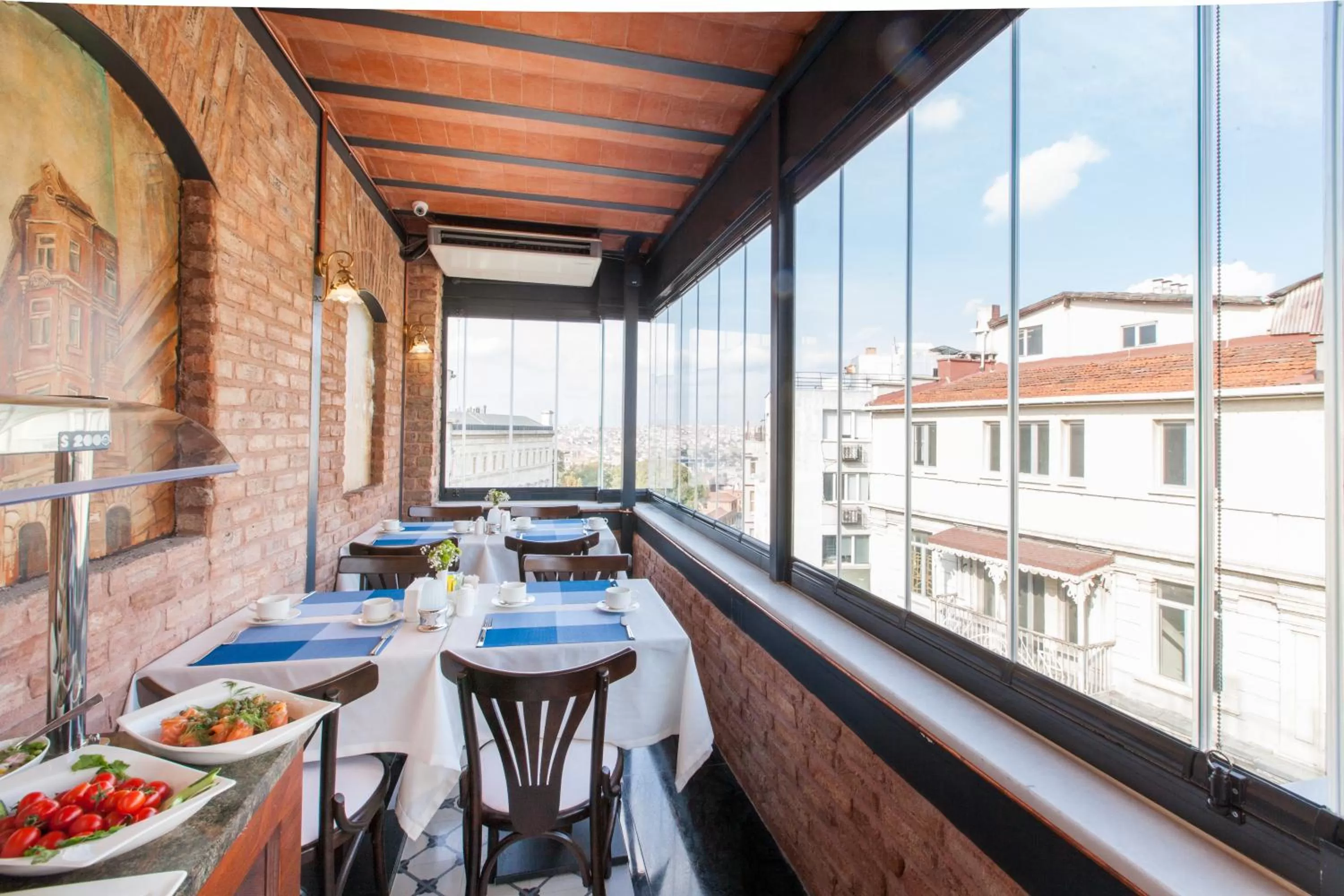 Restaurant/places to eat in Hotel Pera Parma