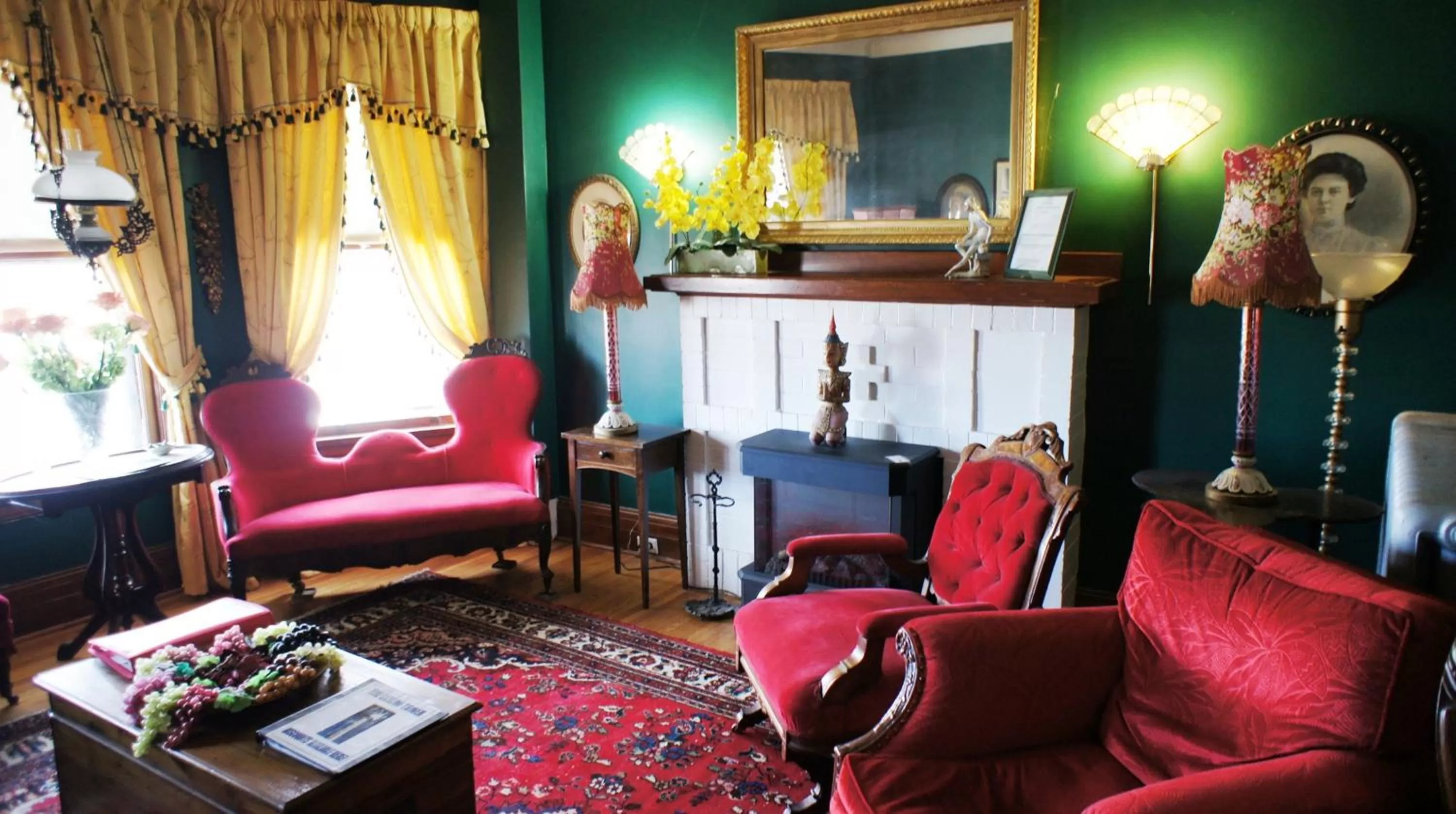 Lounge or bar in A Night to Remember B & B