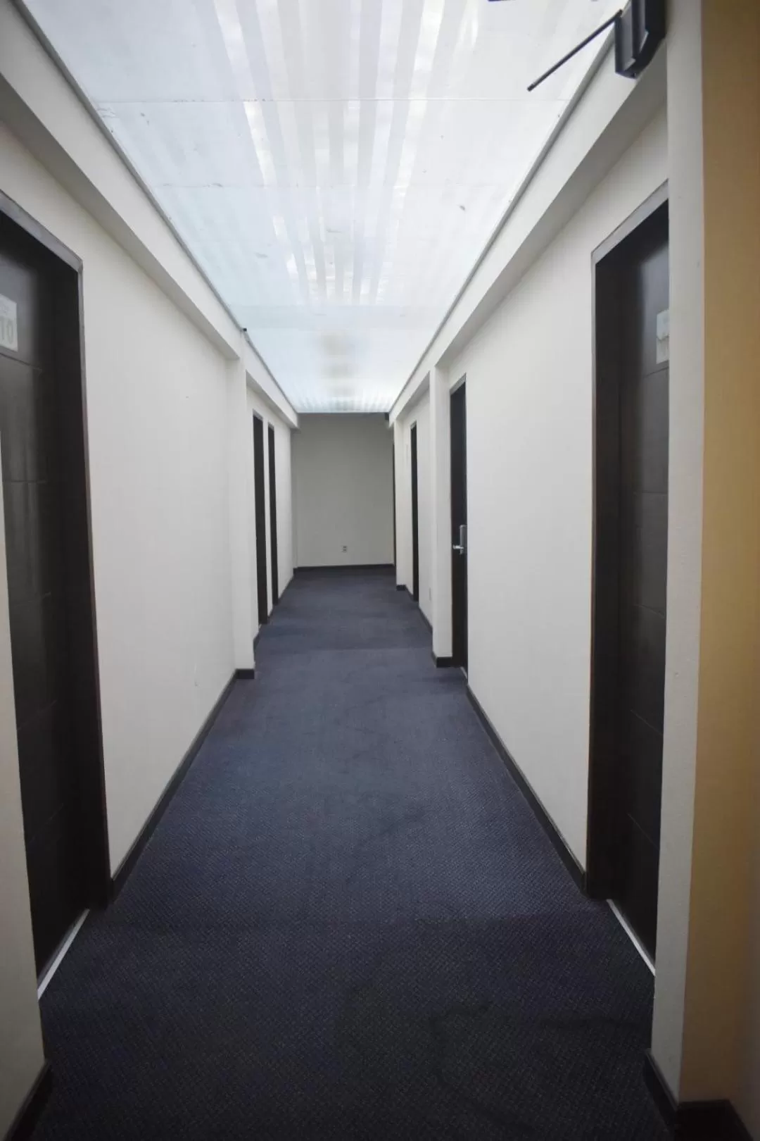 Inner courtyard view in Delfines Apart Hotel