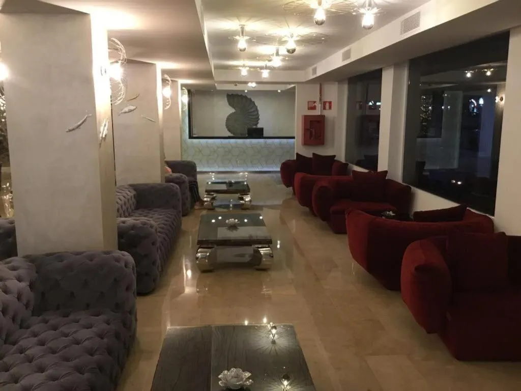 Communal lounge/ TV room in Essence Hotel Boutique