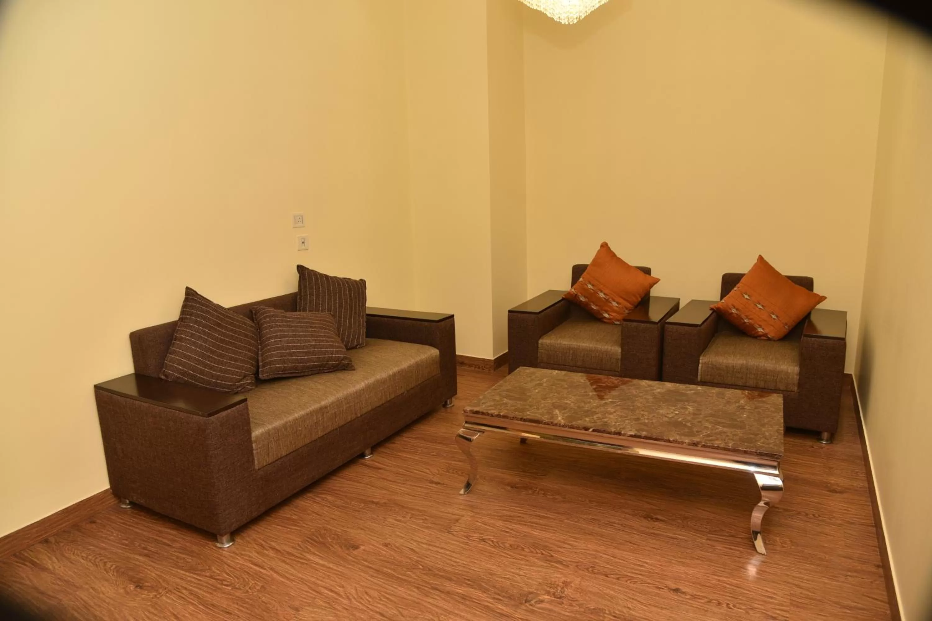 Living room in Opulent by Udman Chhattarpur