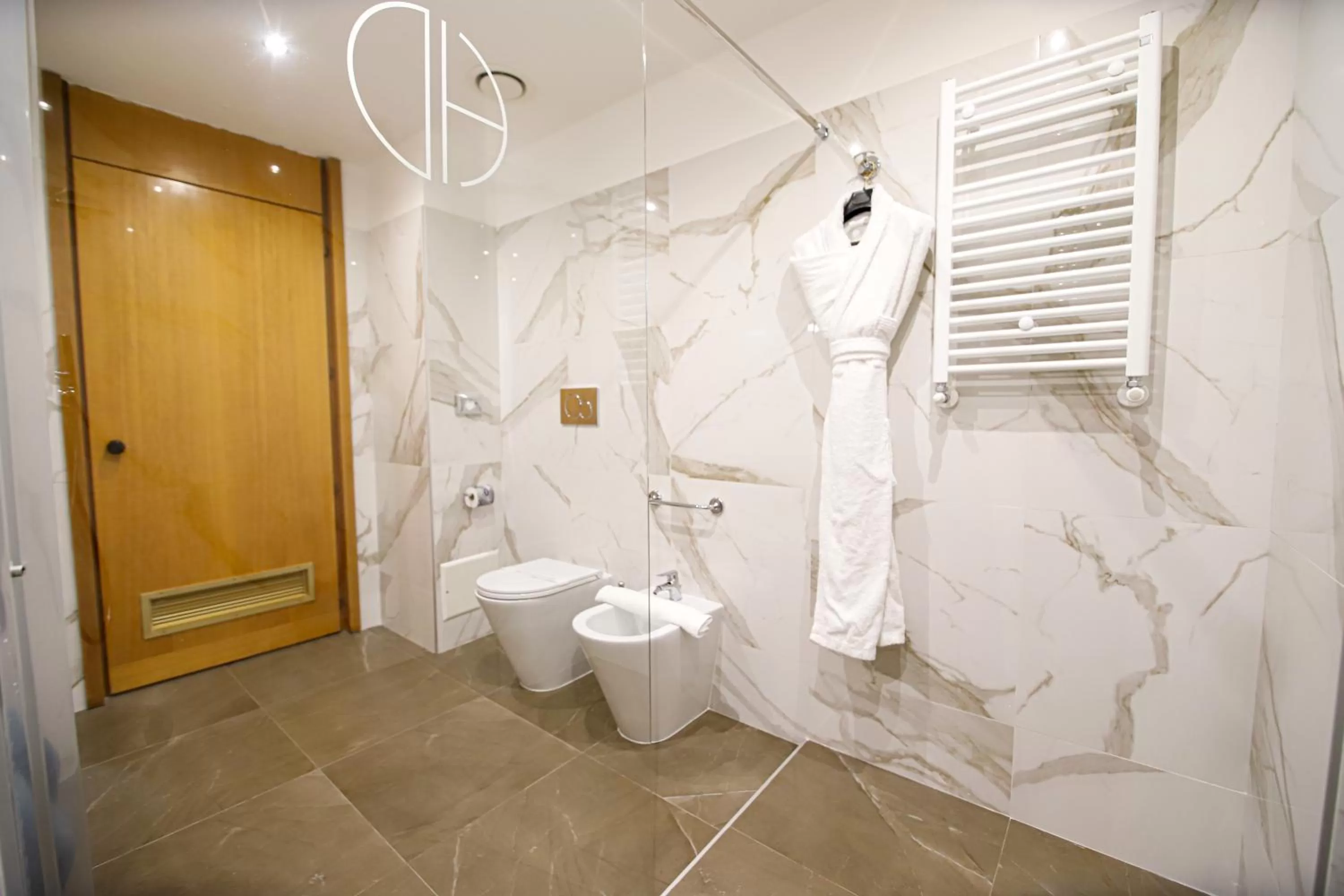 Toilet in Hotel Diplomatic