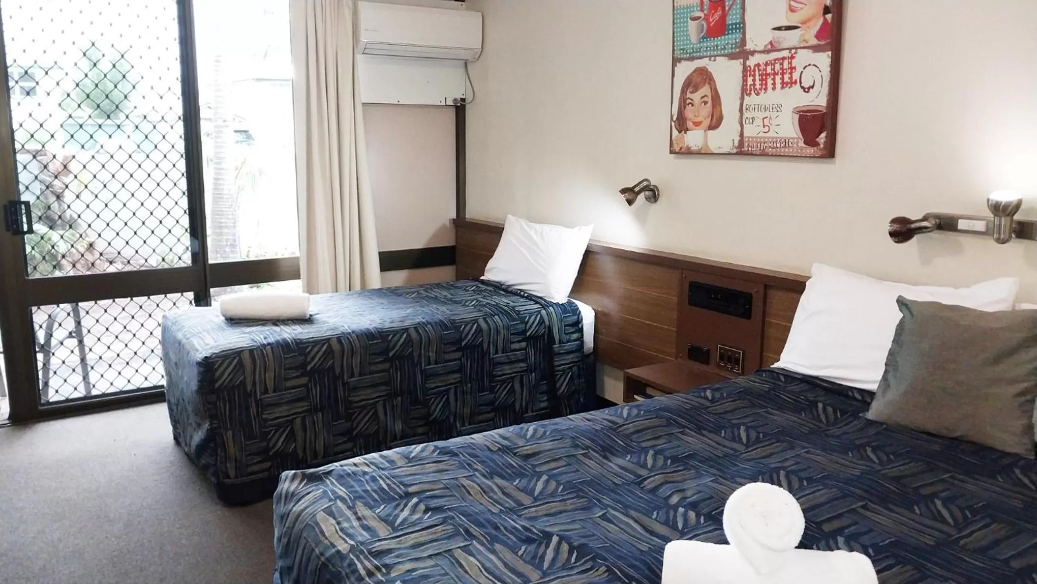 Bed in Miners Lodge Motor Inn