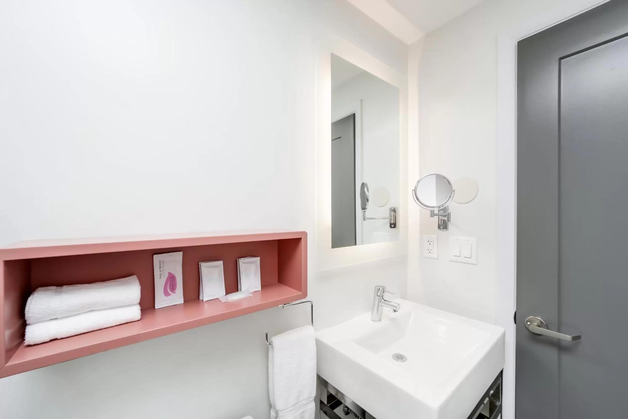 Bathroom in The Julia Hotel