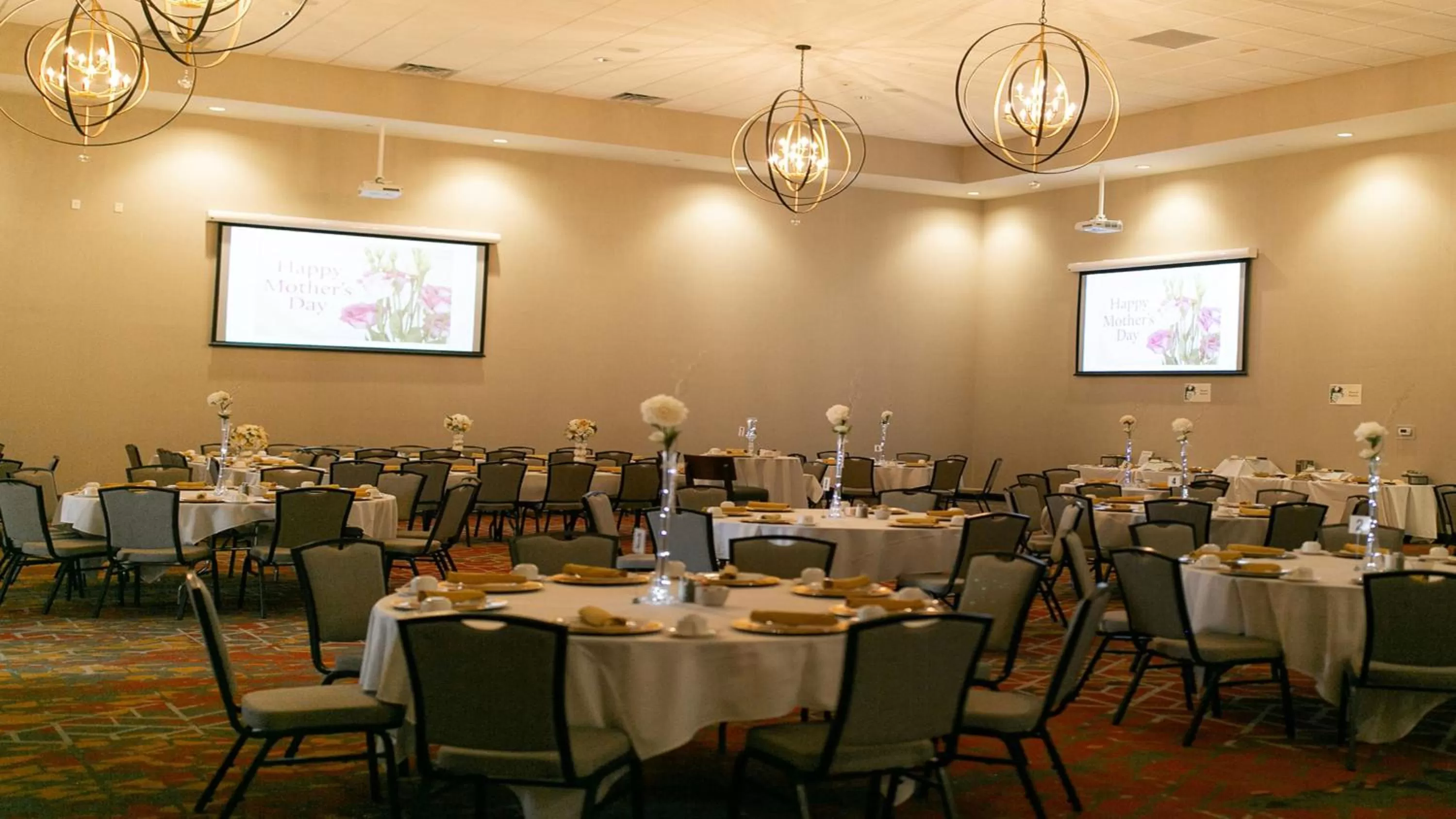 Meeting/conference room in Holiday Inn Mishawaka by IHG