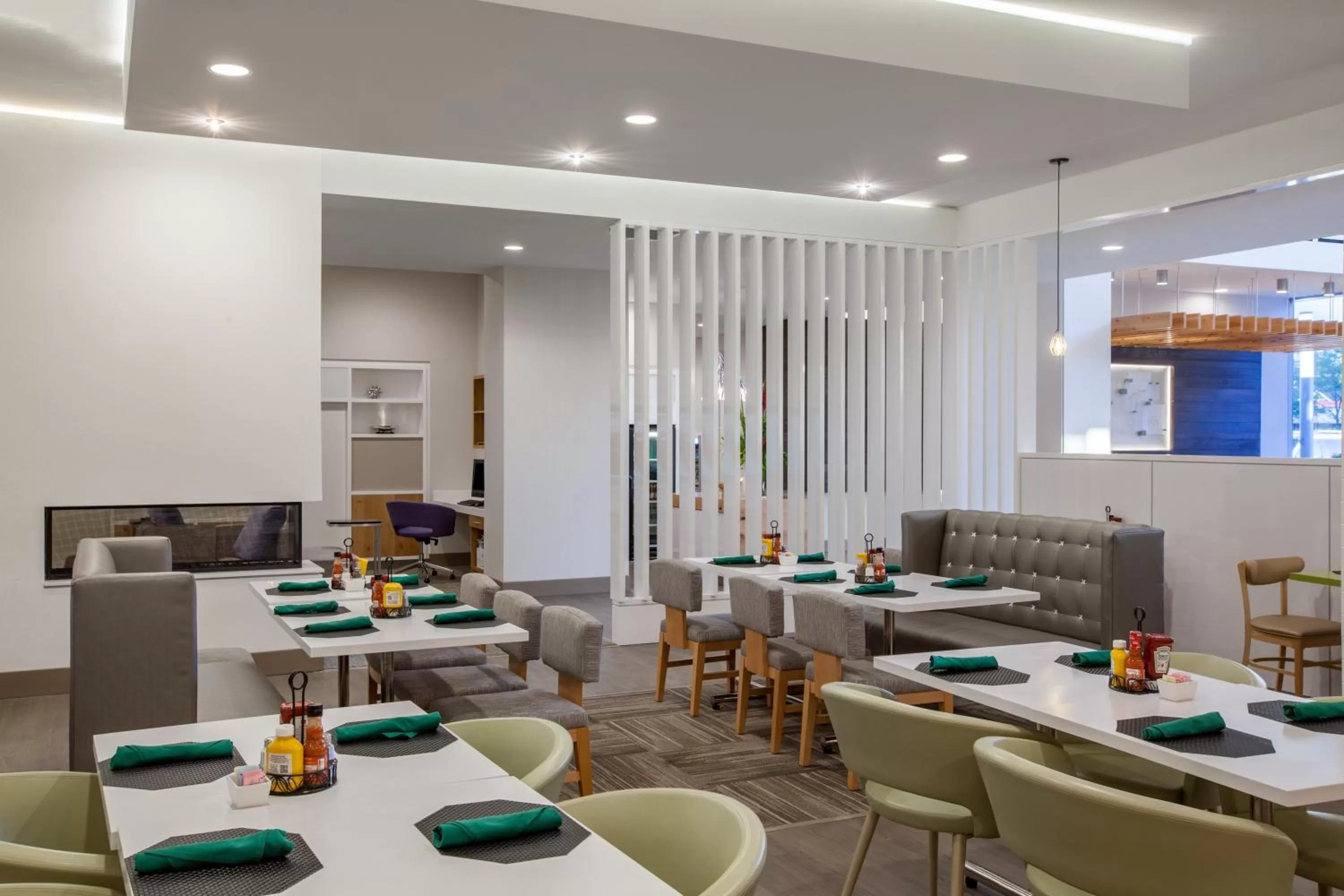Restaurant/places to eat in Holiday Inn Cleveland Clinic by IHG