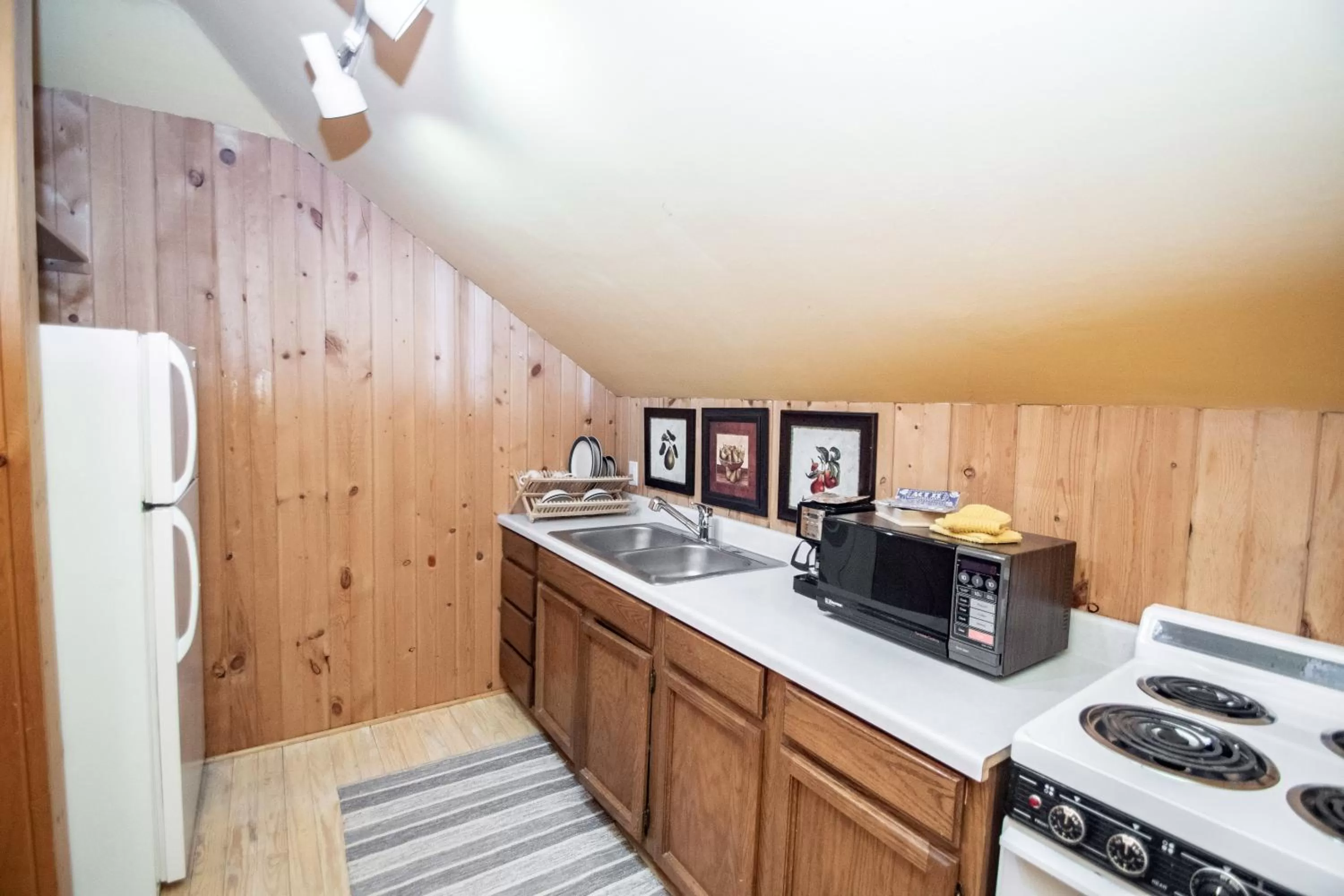 Kitchen or kitchenette, Kitchen/Kitchenette in Looking Glass Inn