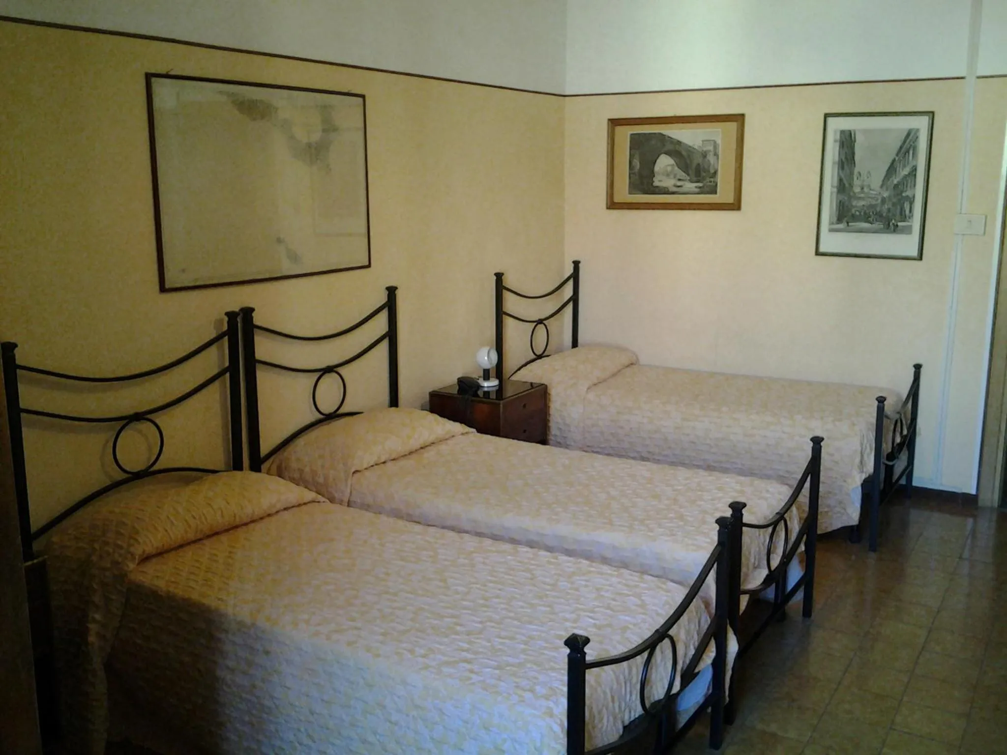 Photo of the whole room, Bed in Hotel Touring