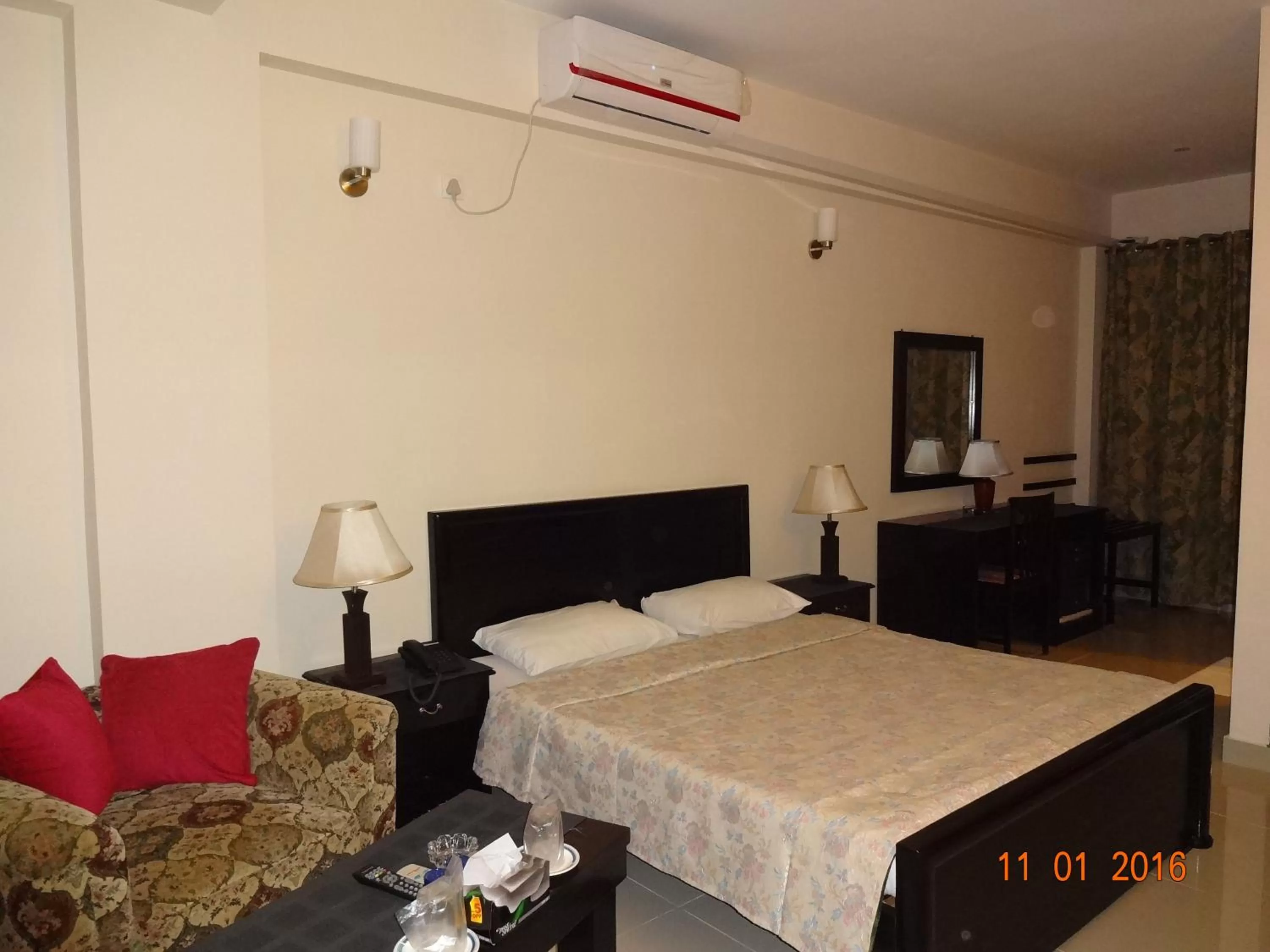 Photo of the whole room, Bed in Jasmine Inn