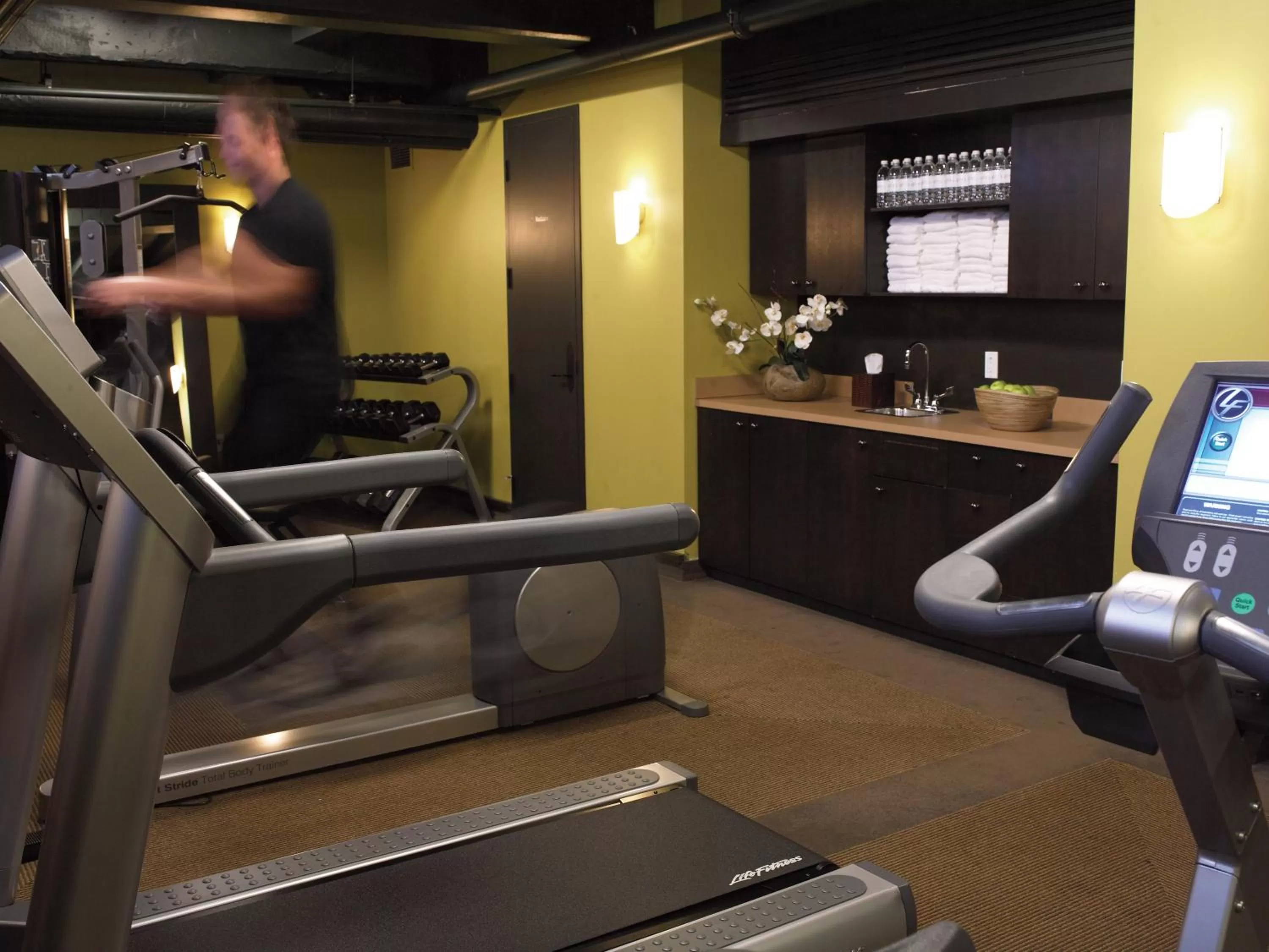 Fitness centre/facilities in Hôtel Le Germain Québec