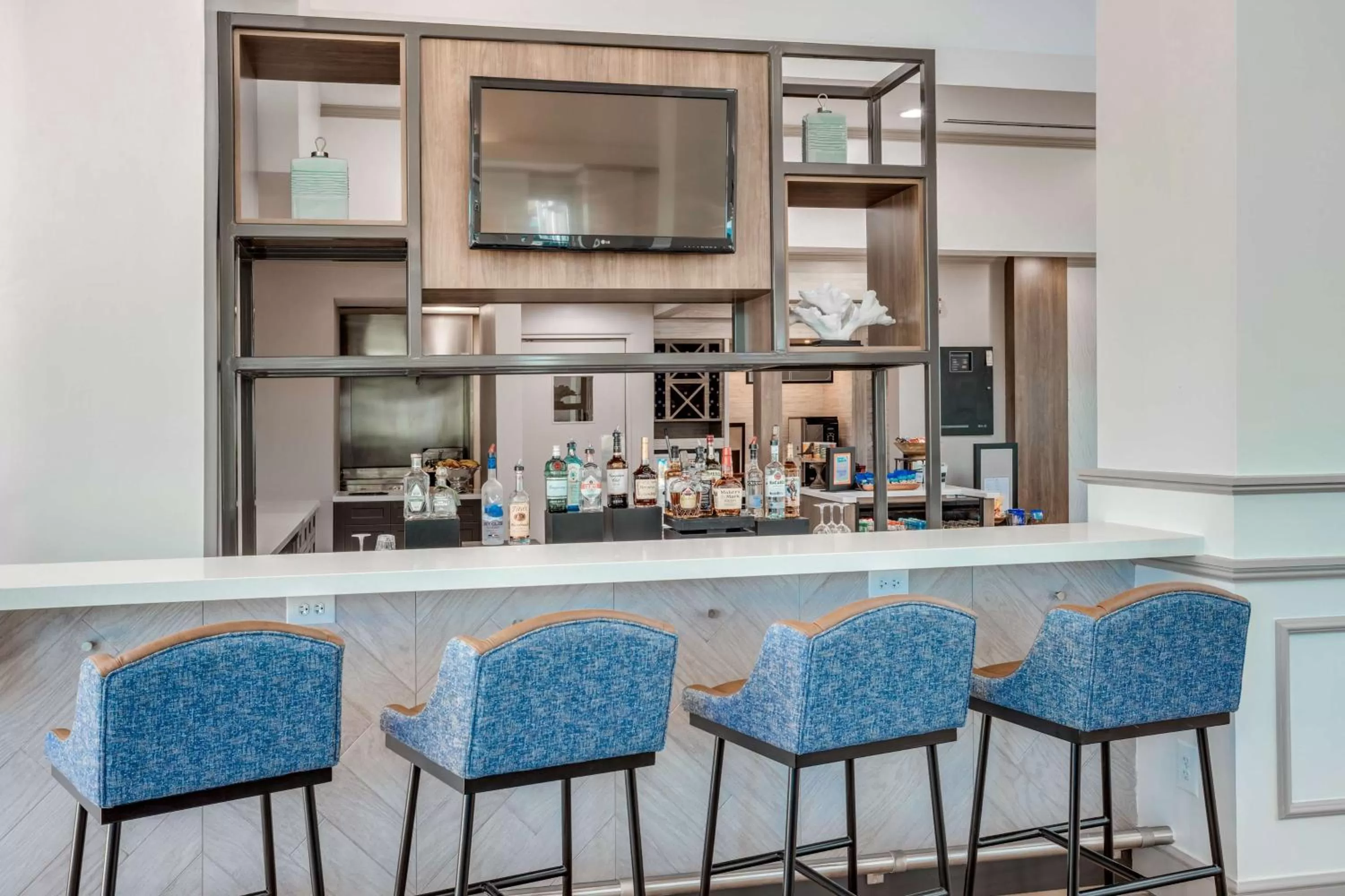 Lounge or bar in Hilton Garden Inn Cincinnati/Sharonville