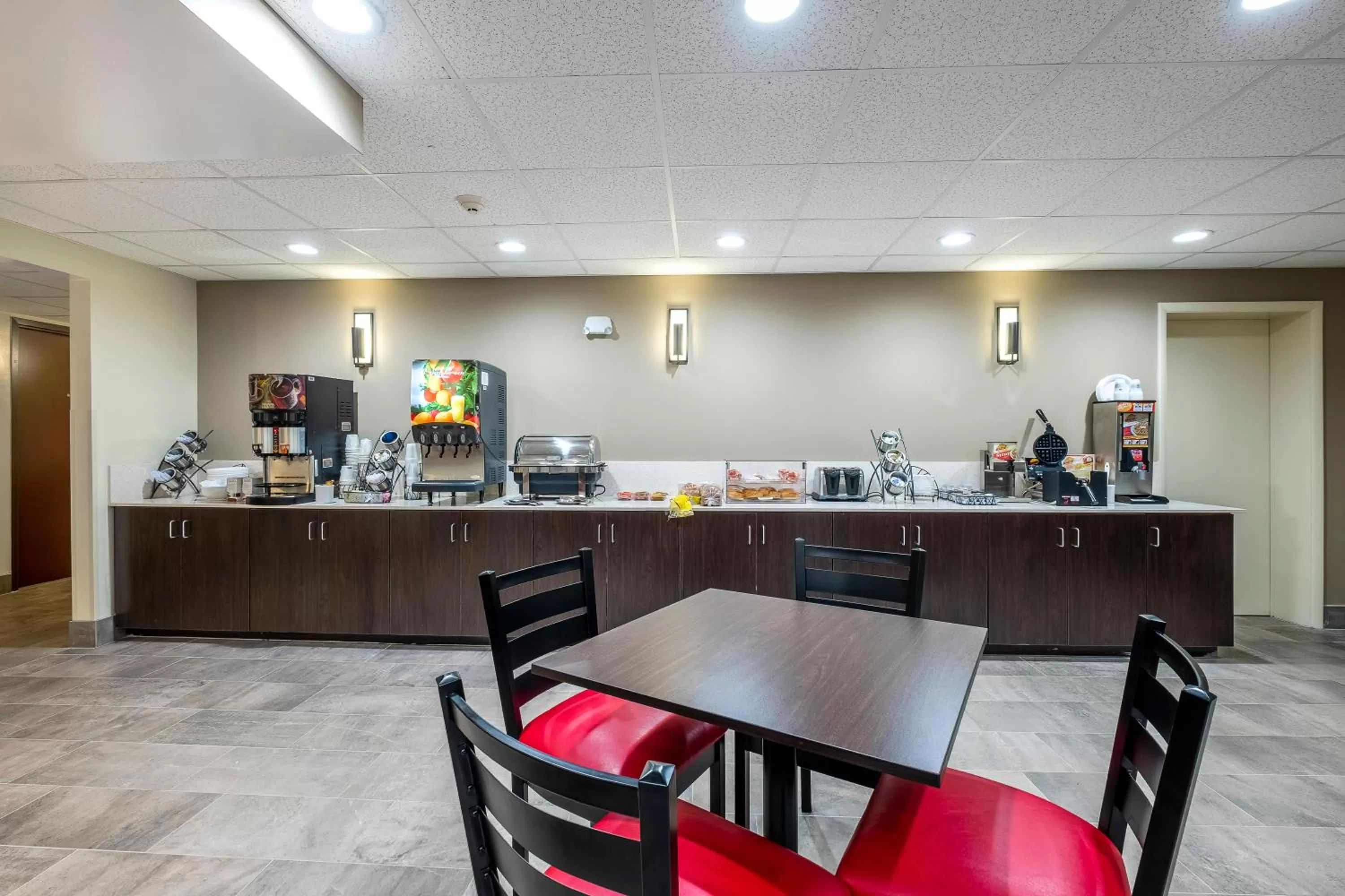 Breakfast in Red Roof Inn PLUS+ Tuscaloosa - University