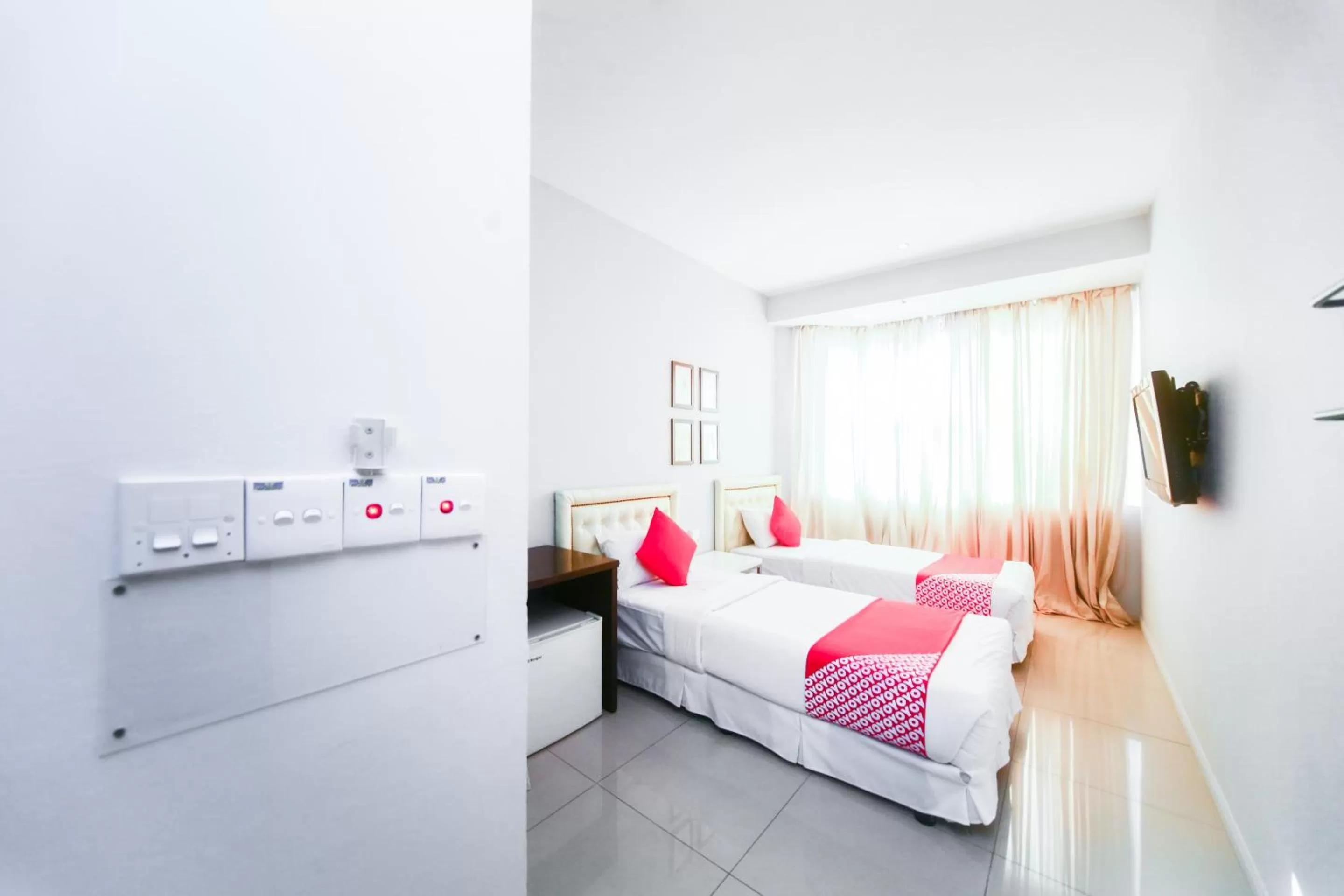 Photo of the whole room, Bed in OYO 777 Epal Hotel