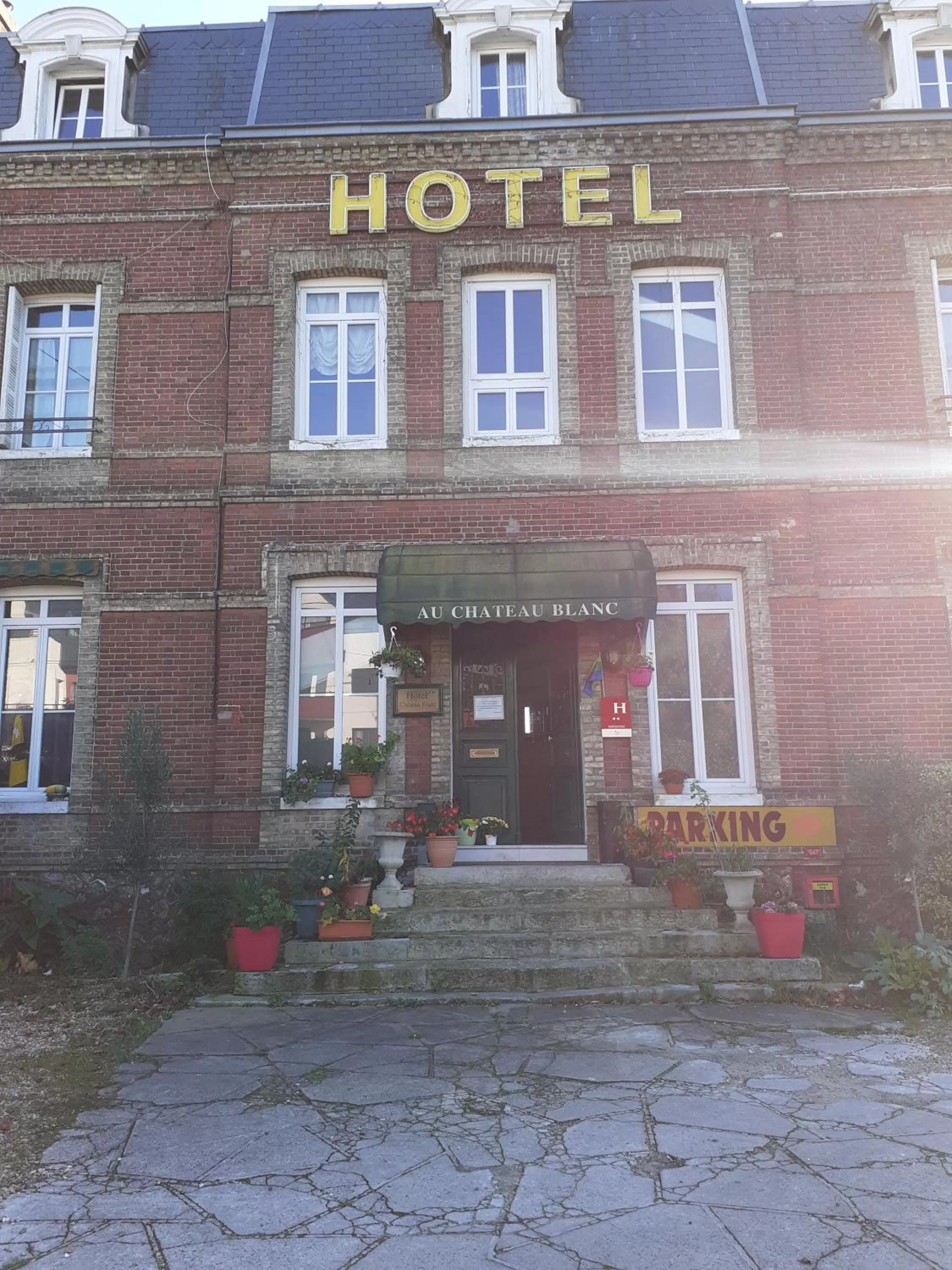 Property Building in Hotel du chateau blanc