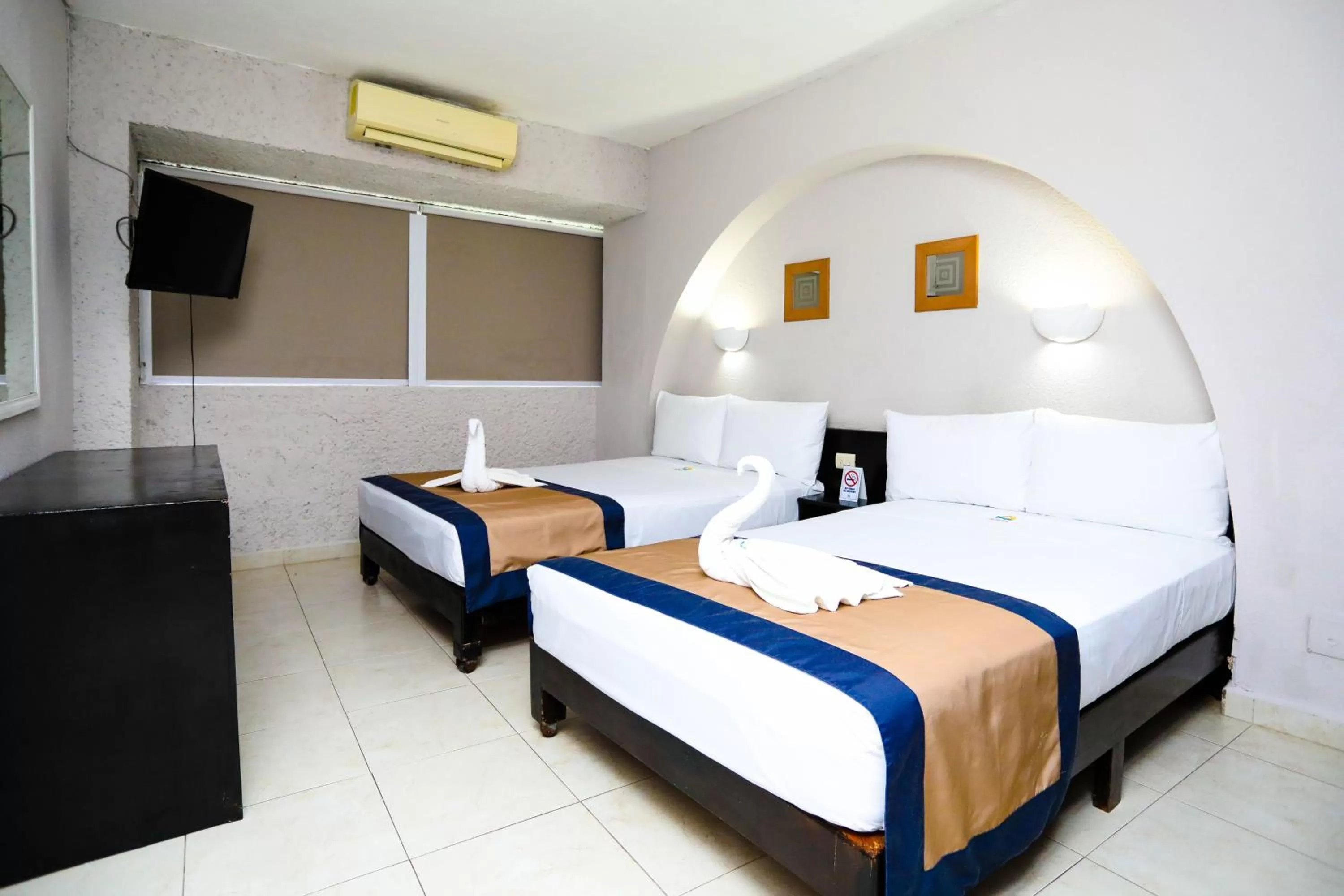 Bedroom, Bed in Hotel Caribe Internacional Cancun