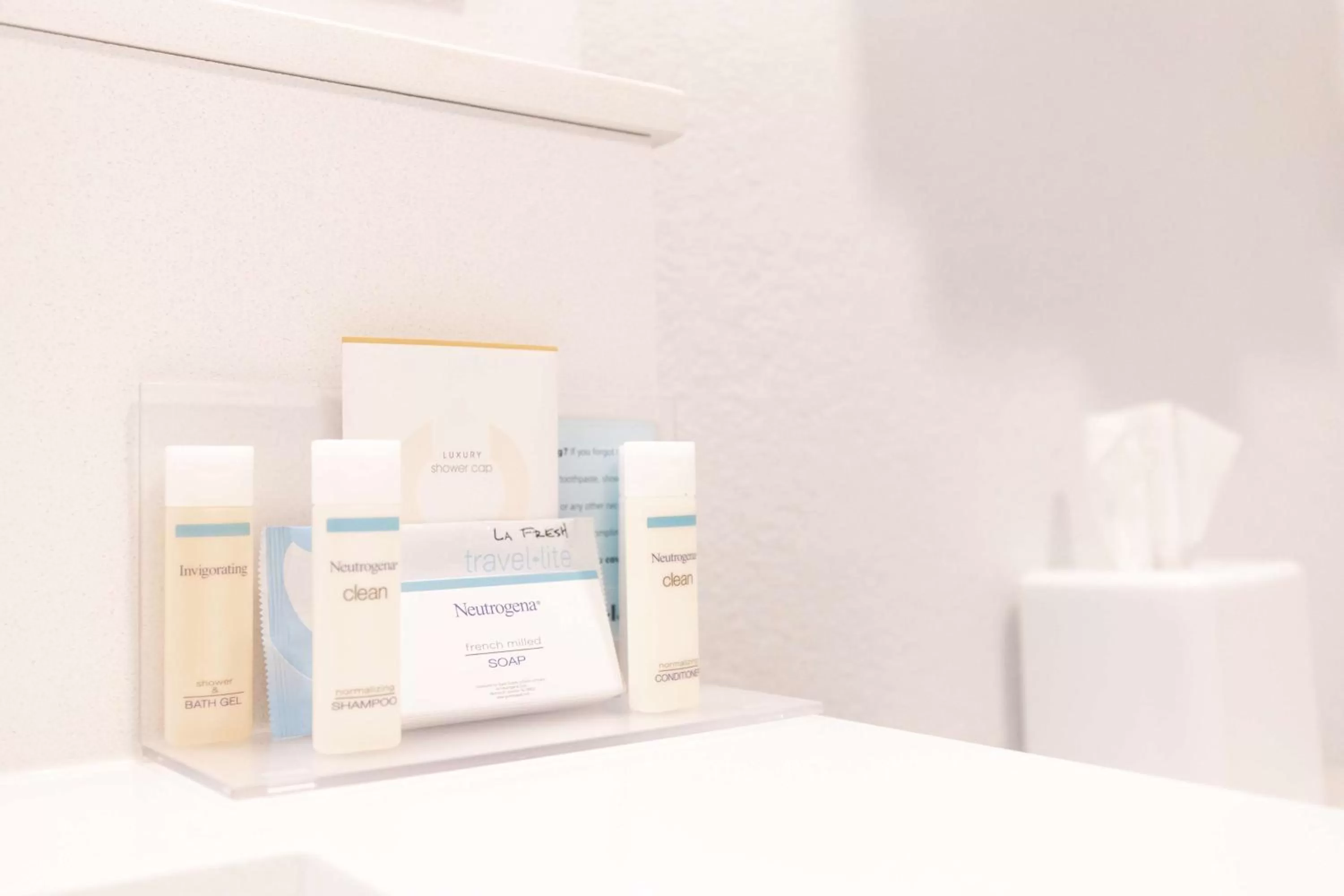 Bathroom in Hampton Inn by Hilton of Kuttawa Eddyville