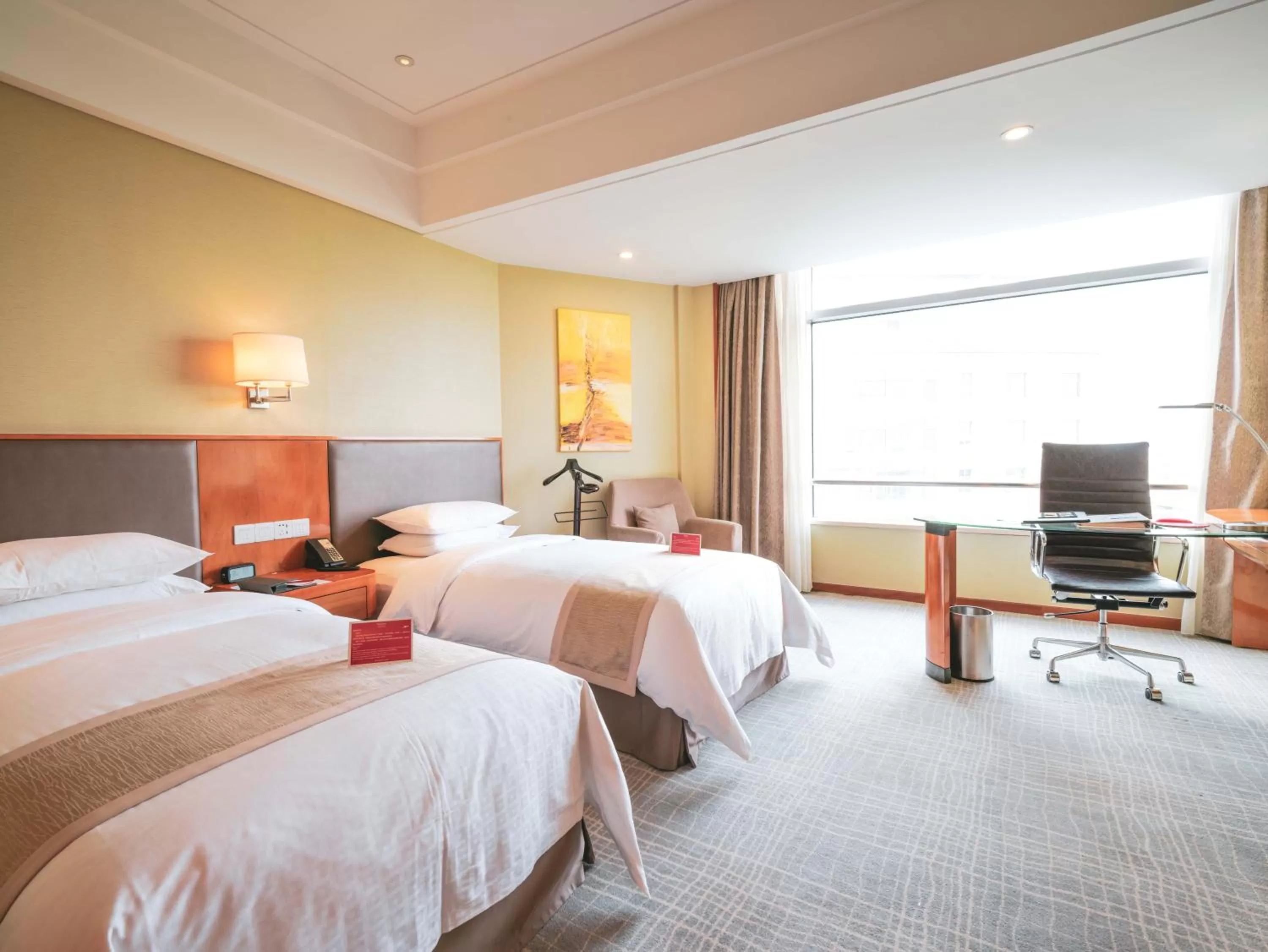 Bed in Ramada Plaza Shanghai Pudong Airport - 3 mins to PVG depature floor & check entrance with hotel shuttle
