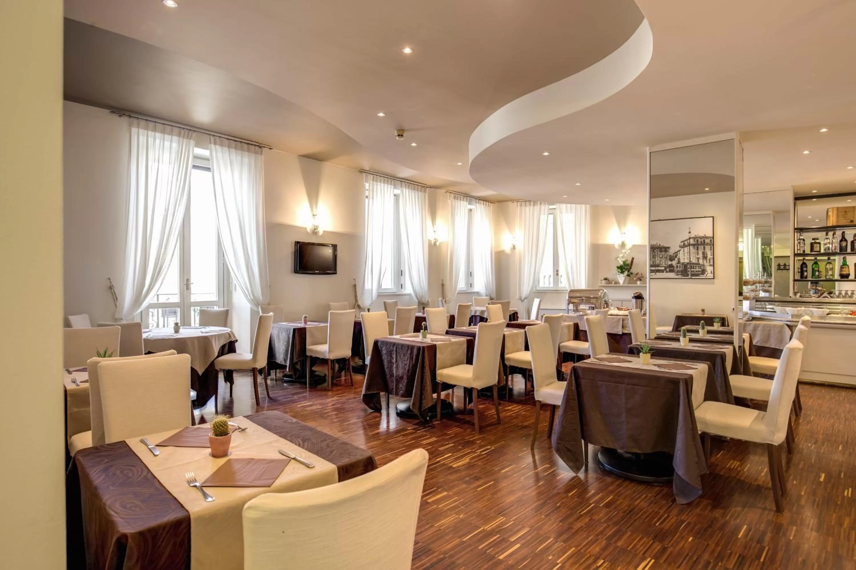 Restaurant/places to eat in Albergo Firenze