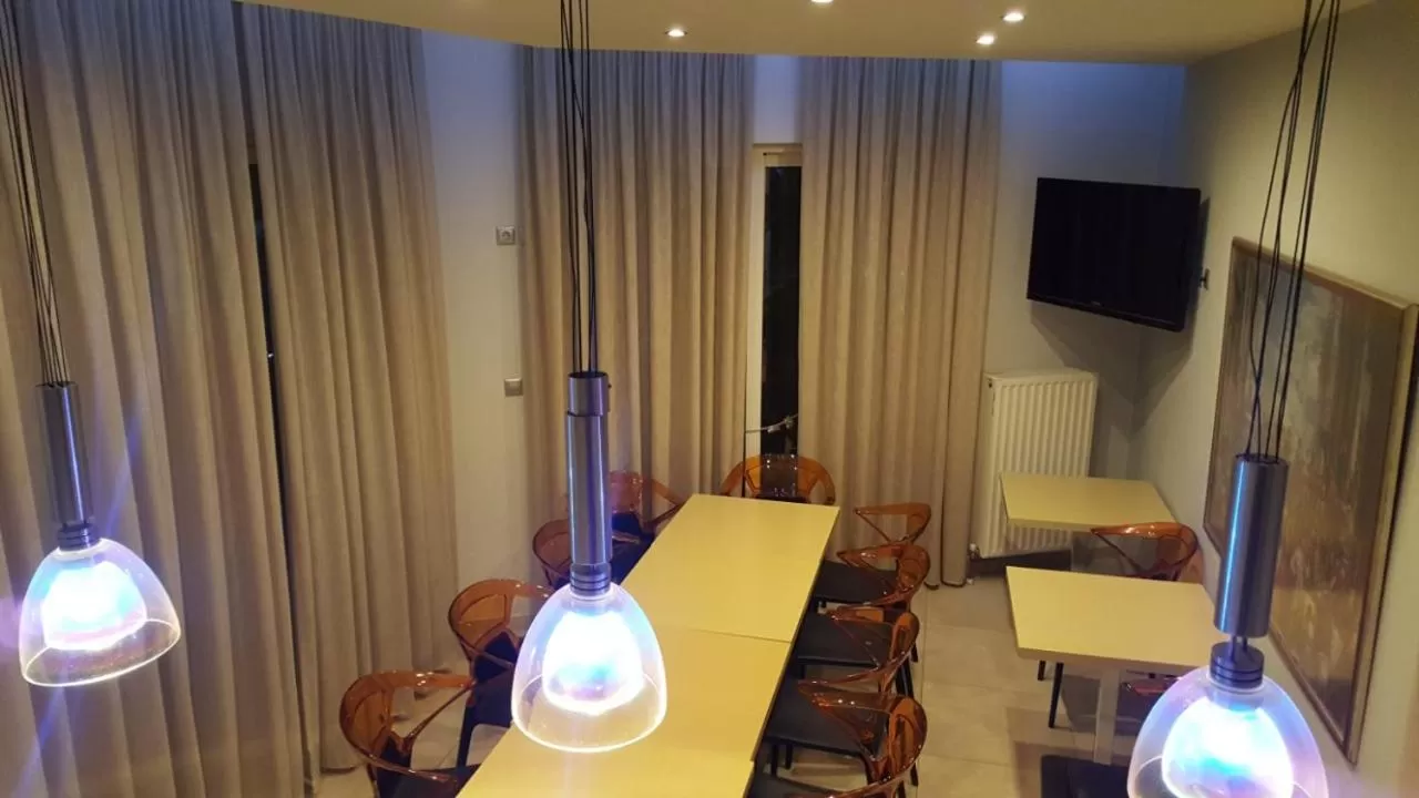 Restaurant/places to eat in Alexandros